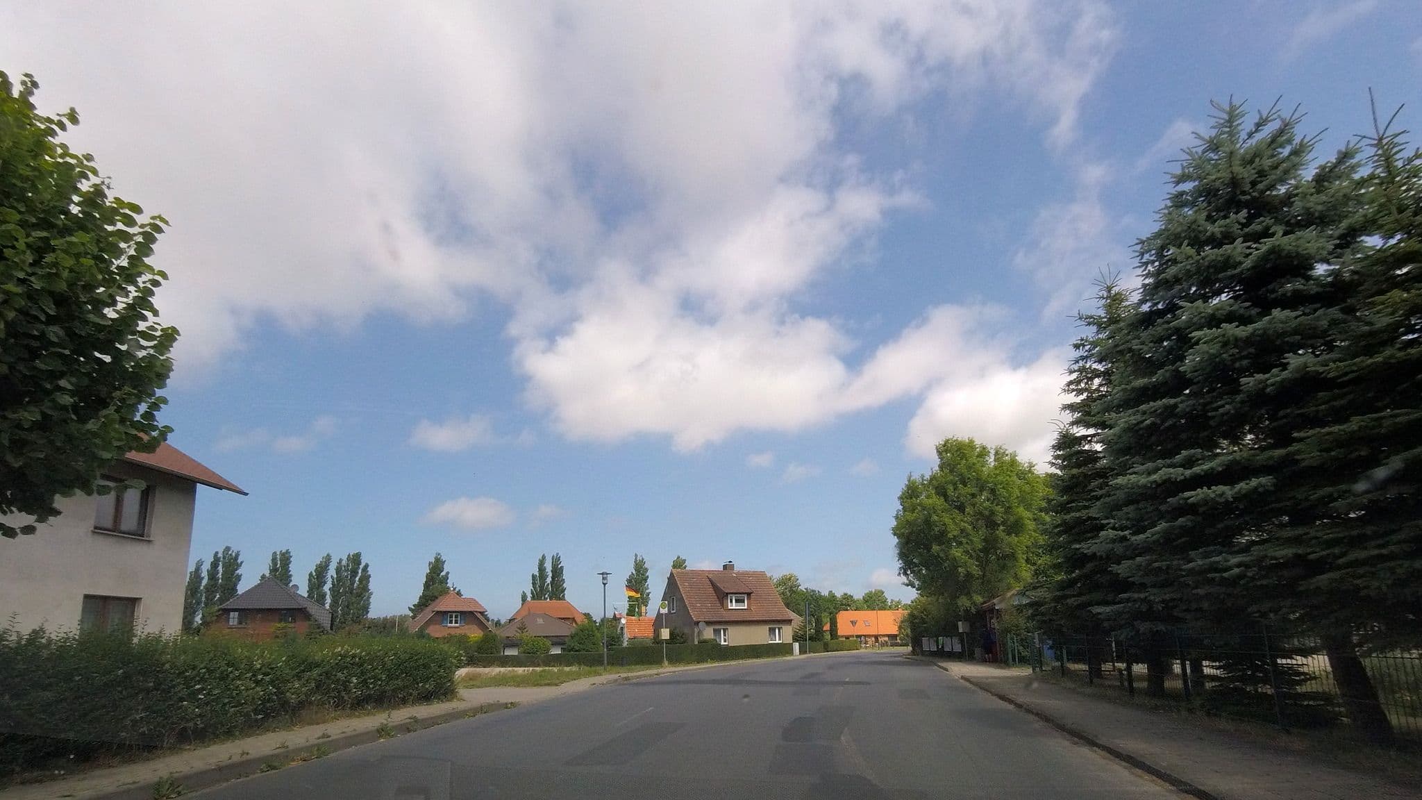 Street view near Preisguenstige-und-gemuetliche-Ferienwohnung-am-Wieker-Bodden, Wiek — © fdmap (CC BY-SA · Mapillary)