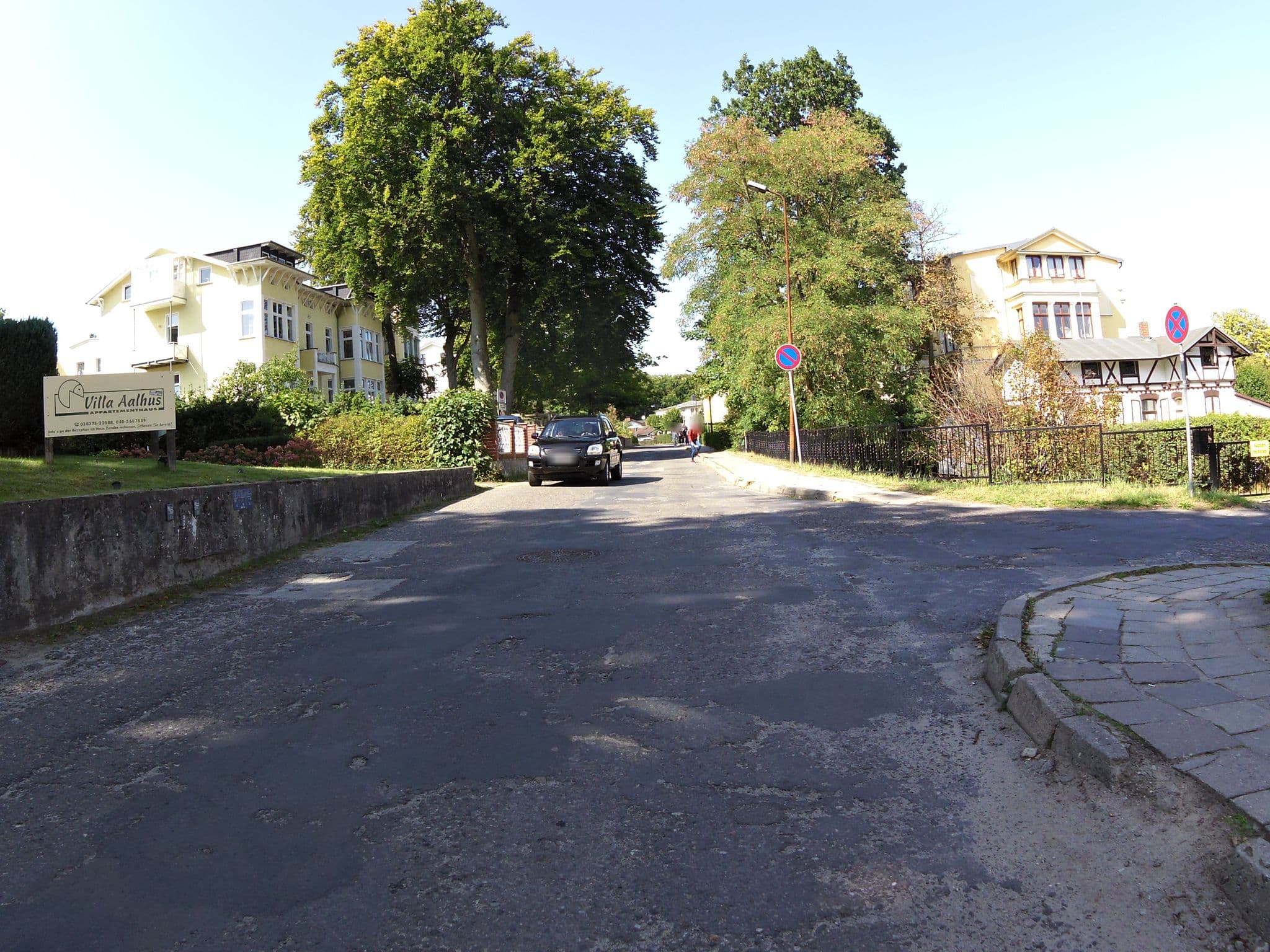Street view near Haus Aalhus, Seebad Heringsdorf — © zoegglmeyr (CC BY-SA · Mapillary)
