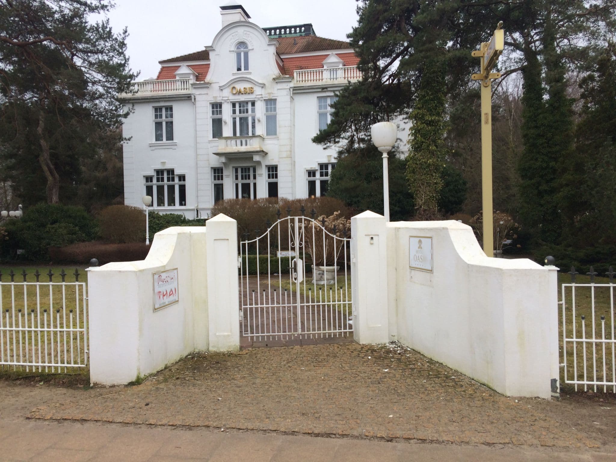 Street view near Hotel Oasis, Seebad Heringsdorf — © alexthegreat (CC BY-SA · Mapillary)