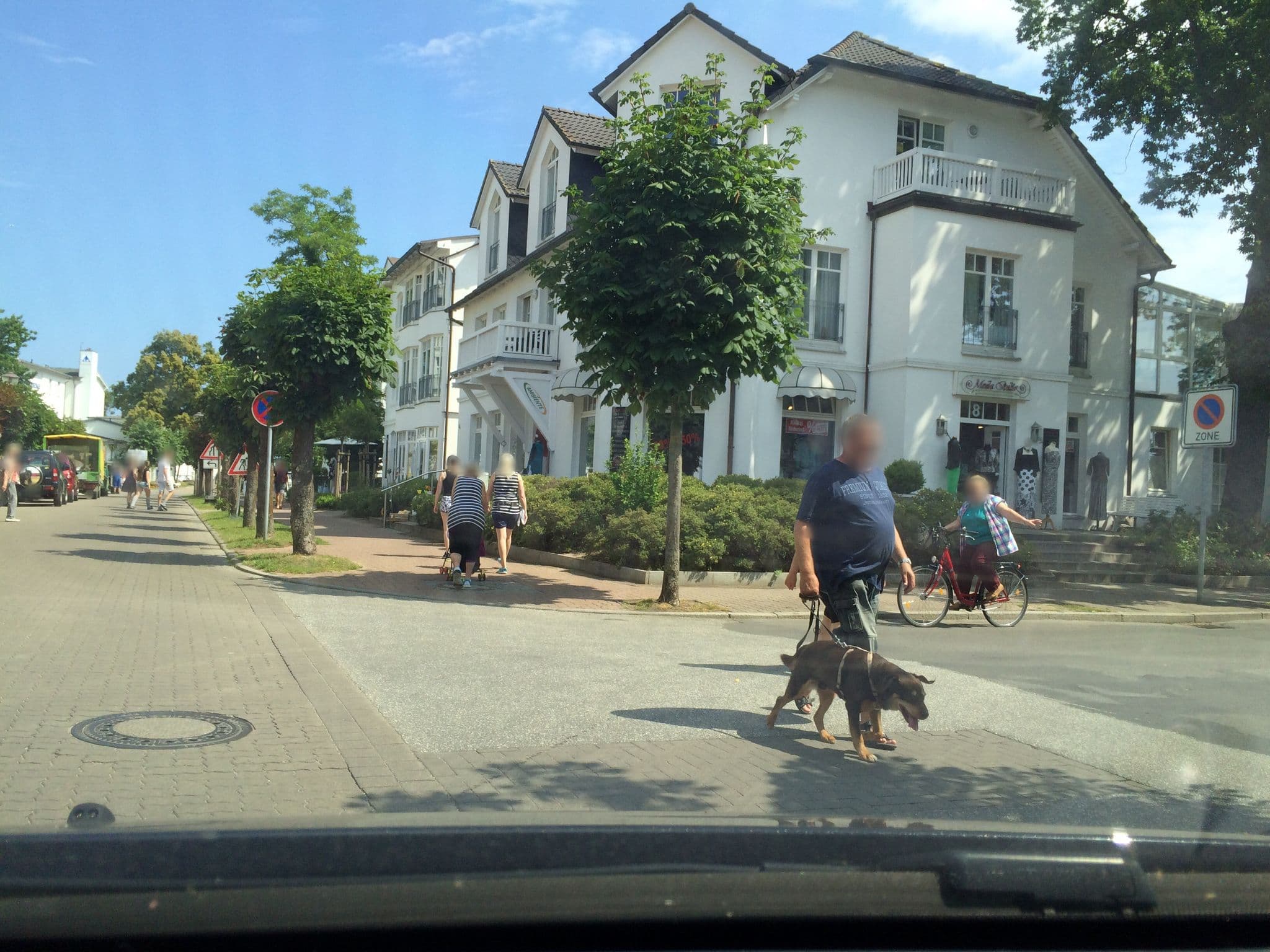 Street view near Villa Vergissmeinnicht 02, Ostseebad Binz — © hajak (CC BY-SA · Mapillary)