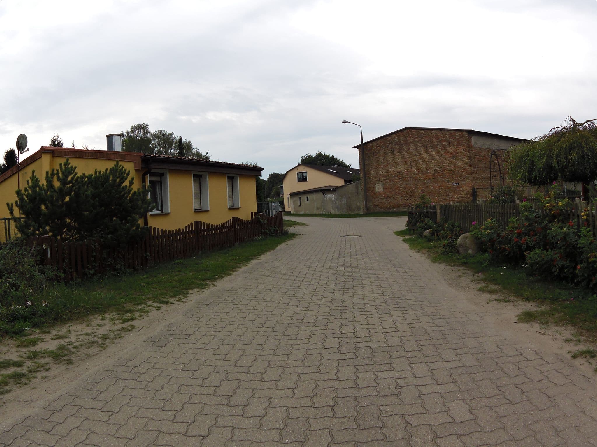 Street view near Das Vogelhus, Seebad Heringsdorf — © zoegglmeyr (CC BY-SA · Mapillary)