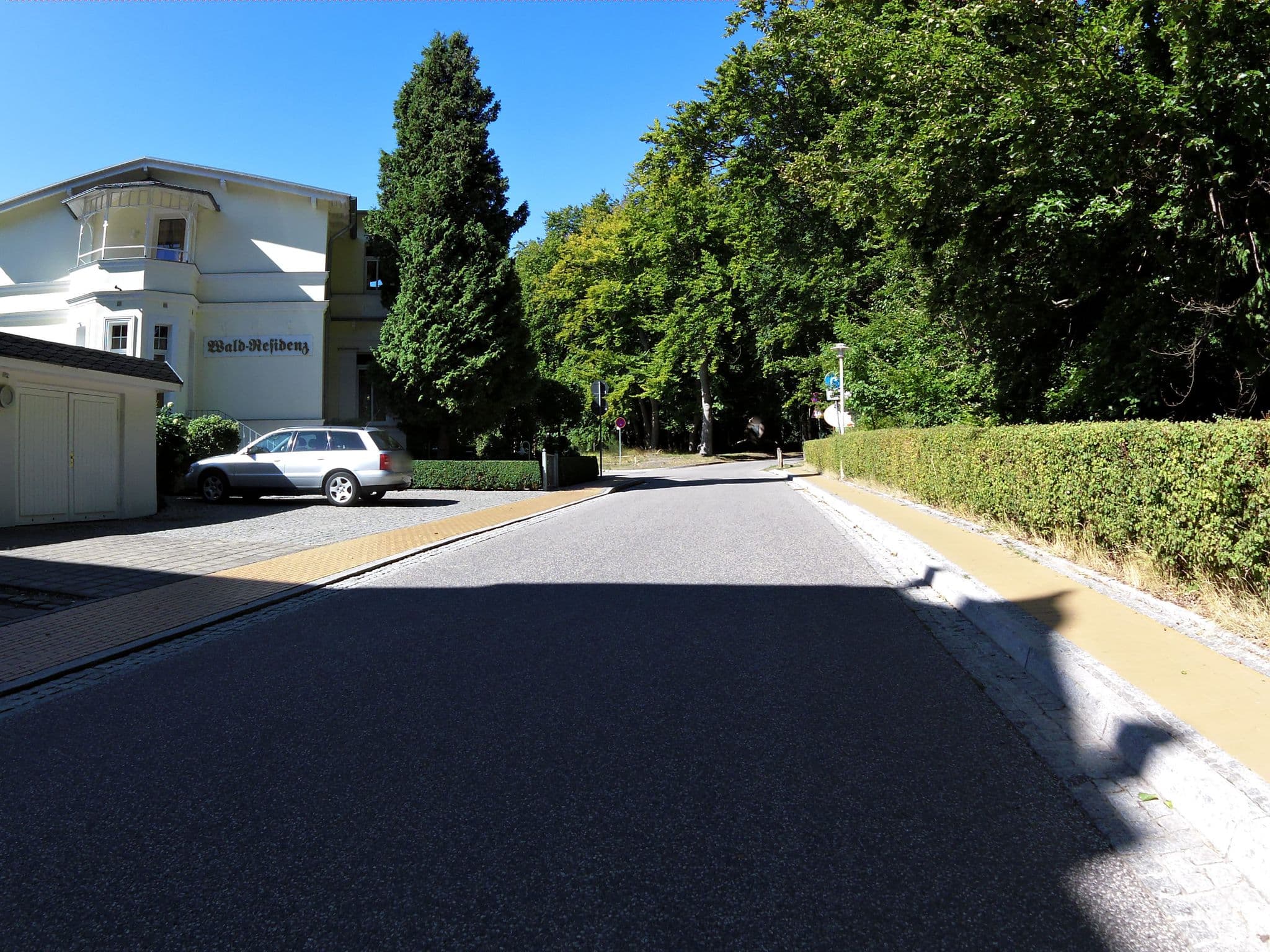 Street view near Wald-Residenz, Bansin — © zoegglmeyr (CC BY-SA · Mapillary)