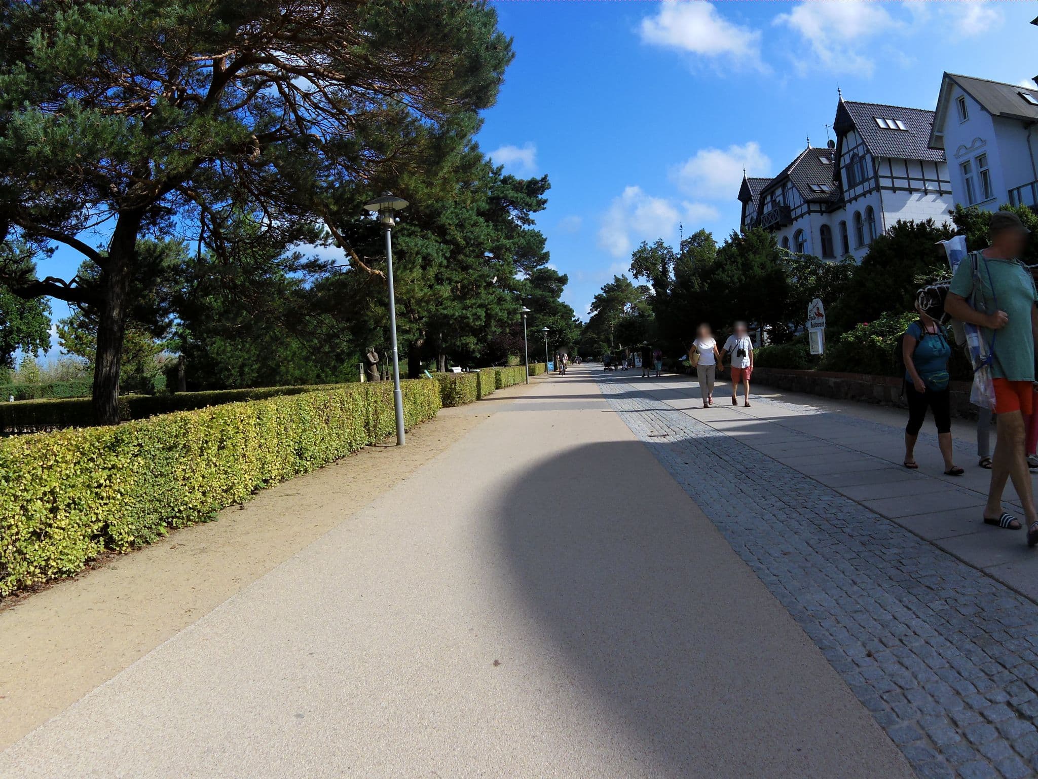 Street view near Strandvillen - Wald & See, Ostseebad Zinnowitz — © zoegglmeyr (CC BY-SA · Mapillary)