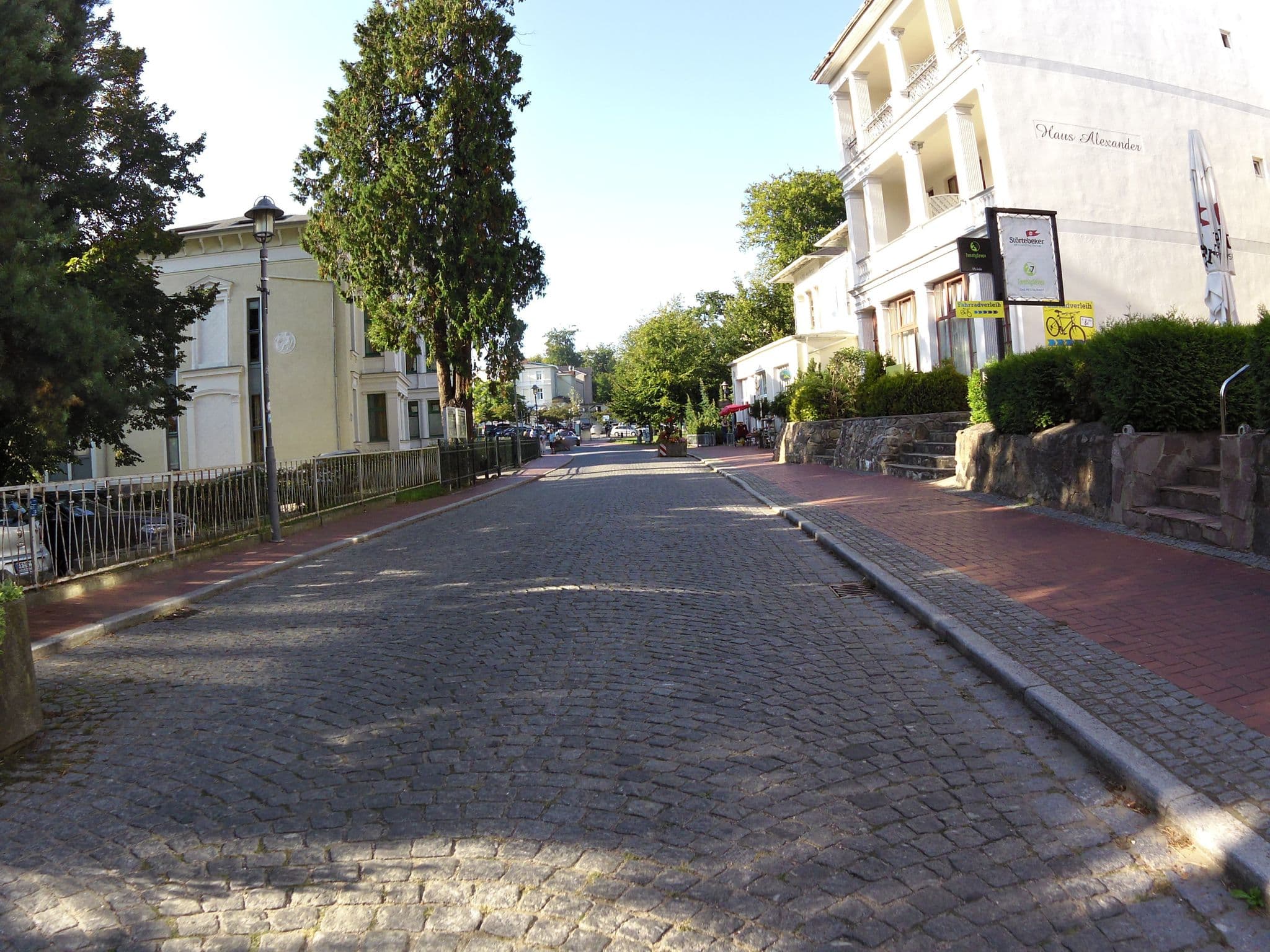 Street view near Haus Alexander, Seebad Heringsdorf — © zoegglmeyr (CC BY-SA · Mapillary)