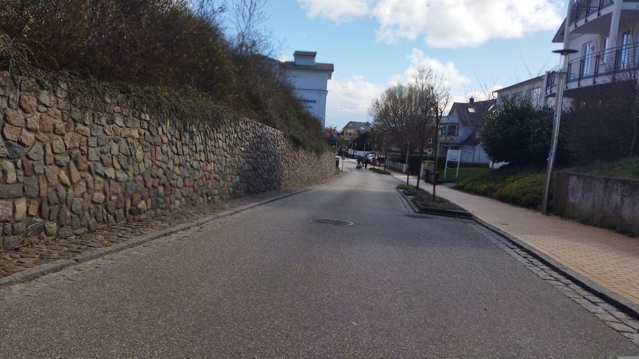 Street view near Haus Südstrand, Ostseebad Göhren — © changchun1 (CC BY-SA · Mapillary)