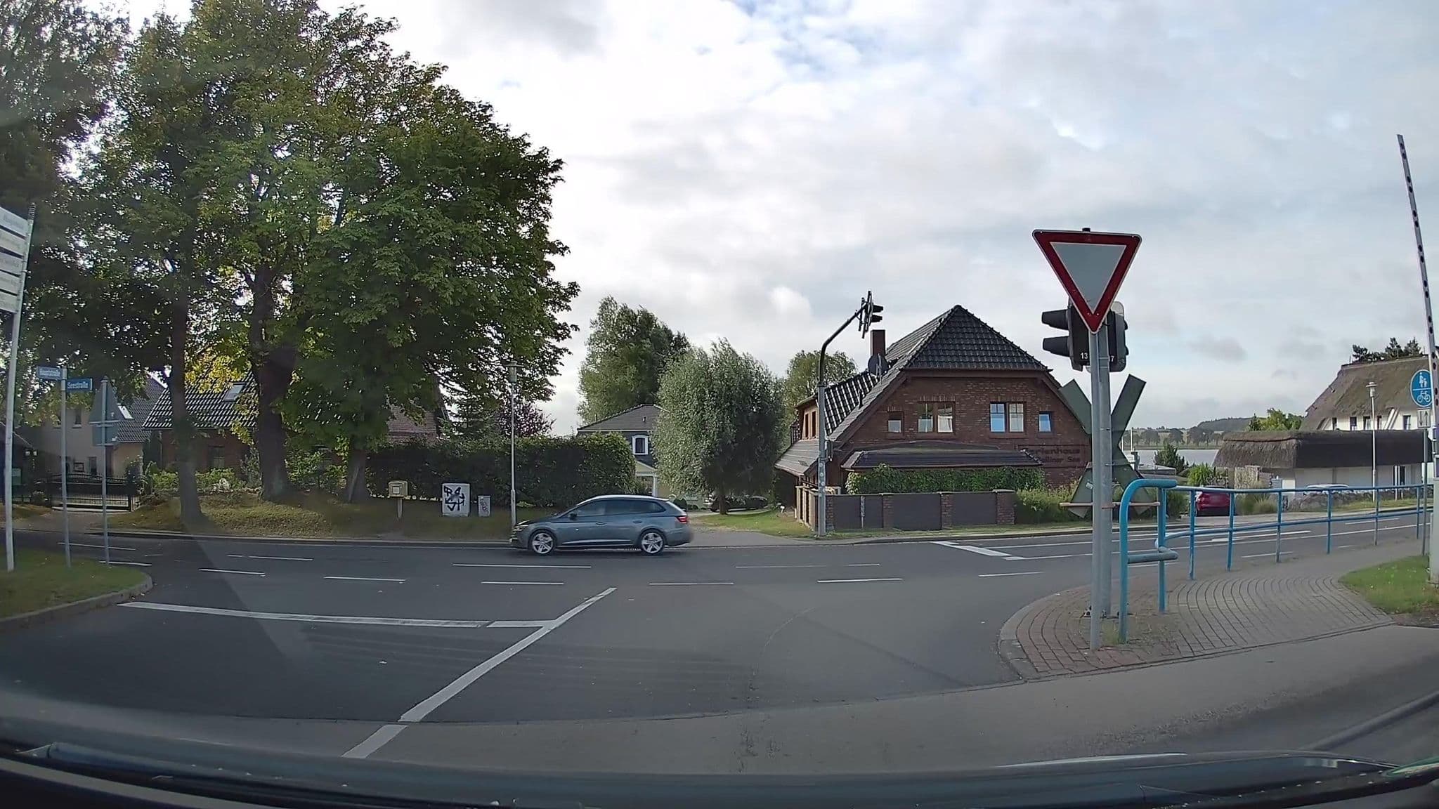 Street view near Fewo Kmetsch, Sellin — © hendel (CC BY-SA · Mapillary)