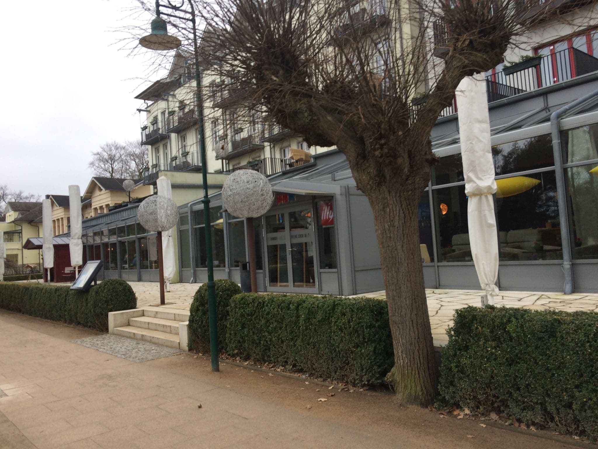 Street view near Restaurant Heinrichs, Seebad Heringsdorf — © alexthegreat (CC BY-SA · Mapillary)