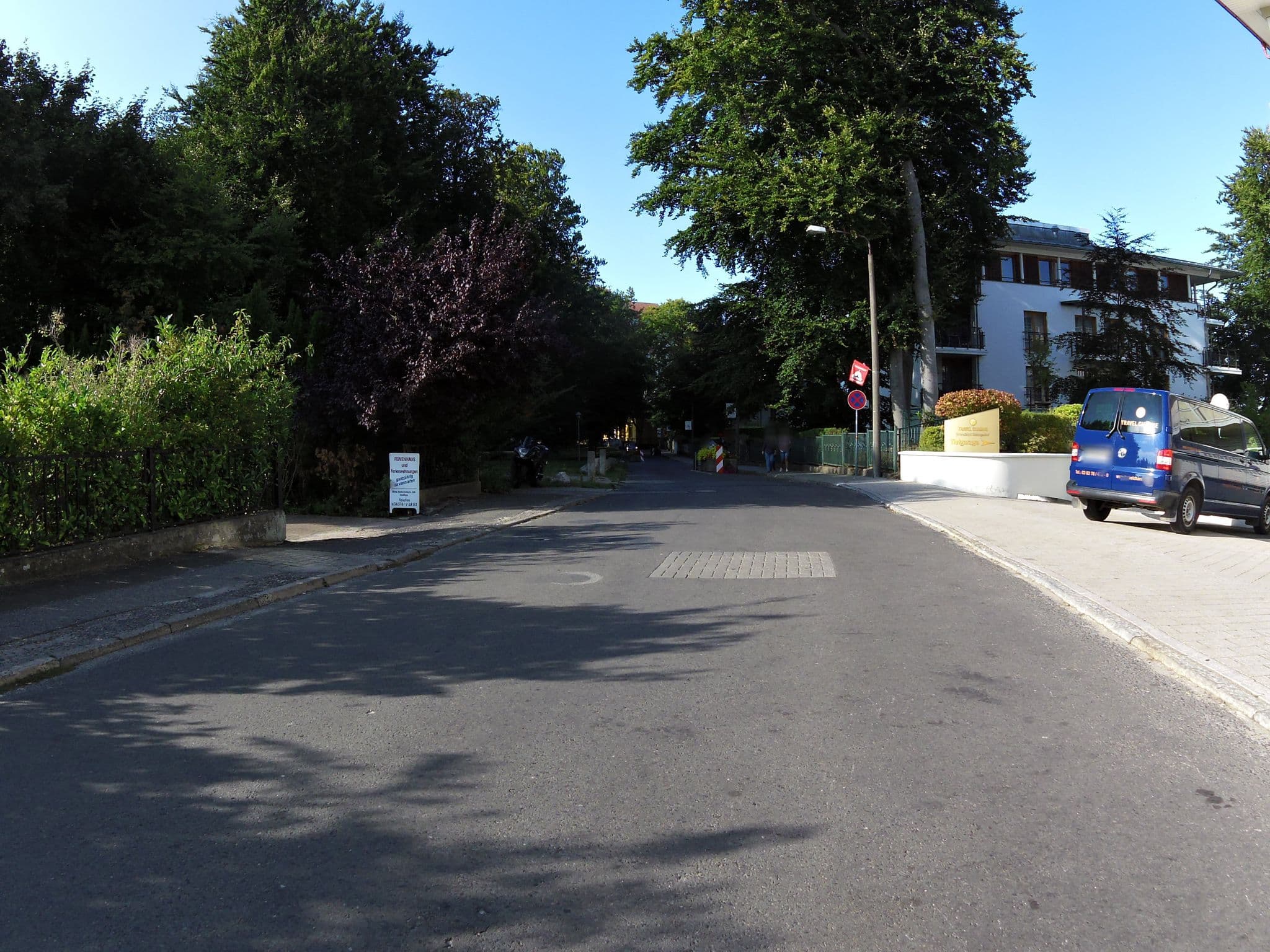 Street view near Villa Theresa - Ferienwohnung 3, Seebad Heringsdorf — © zoegglmeyr (CC BY-SA · Mapillary)