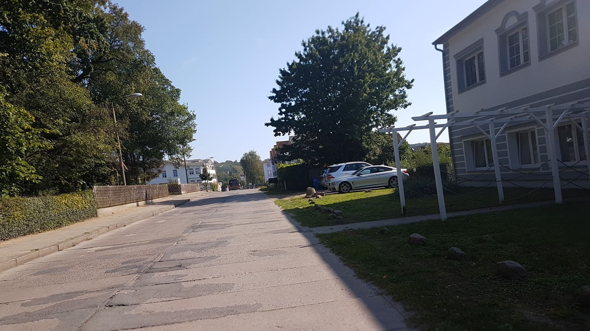 Street view near Ferienwohnung Strandgut, Sellin — © snowdiver (CC BY-SA · Mapillary)