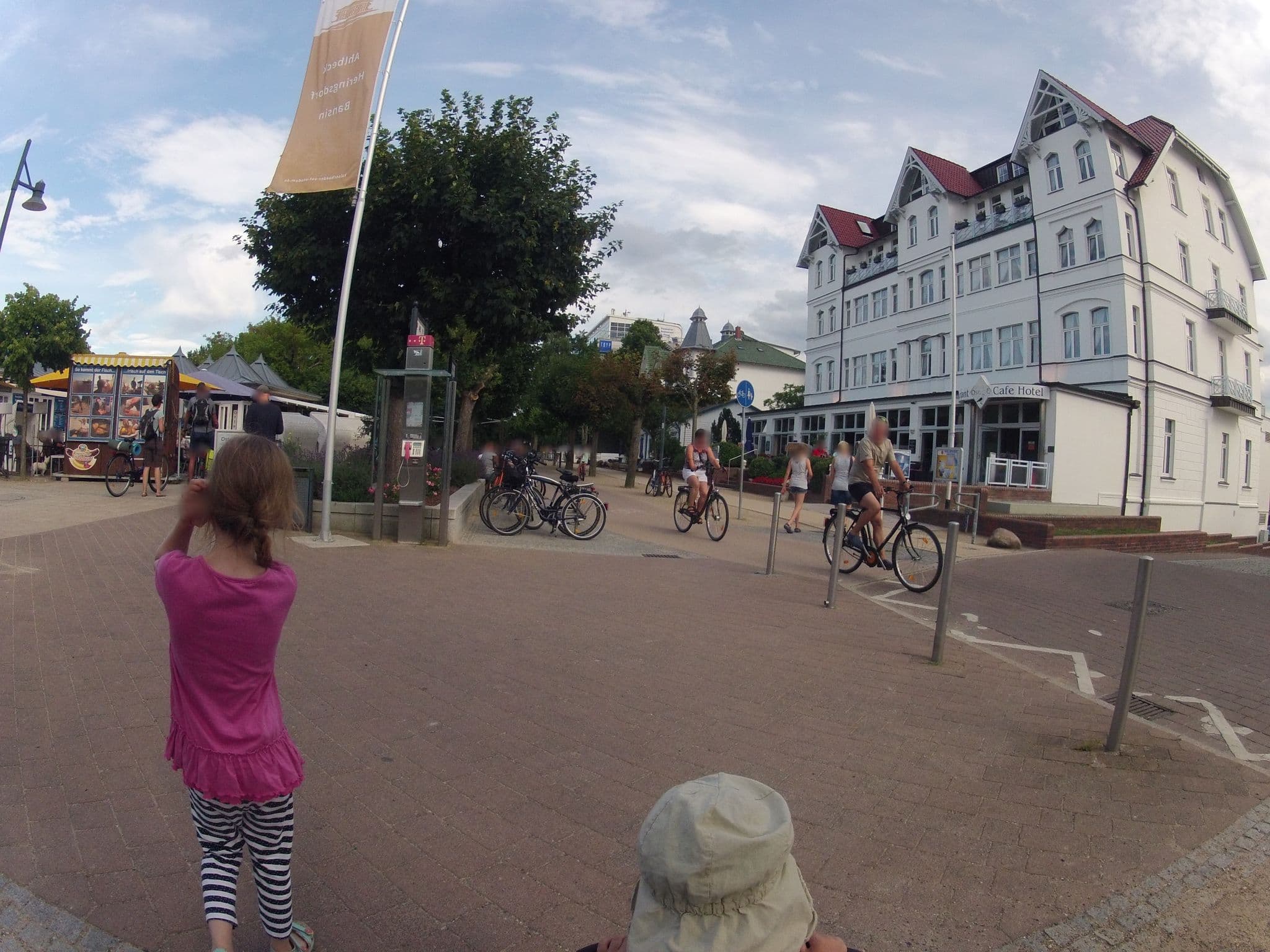 Street view near Haus Meerblick - 14, Seebad Heringsdorf — © fahrradfahrer (CC BY-SA · Mapillary)