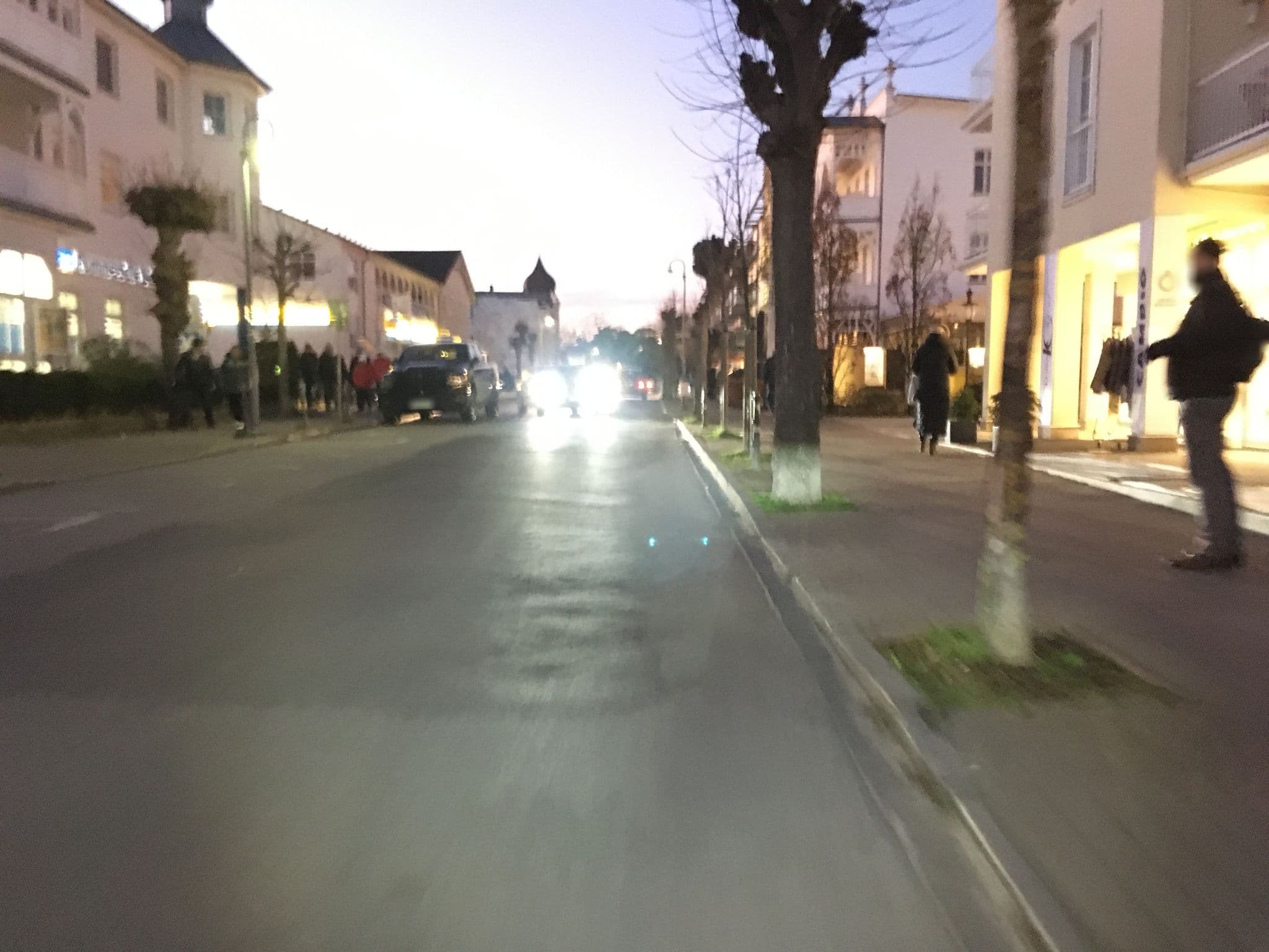 Street view near Haus Volksbank by Rujana, Ostseebad Binz — © changchun1 (CC BY-SA · Mapillary)