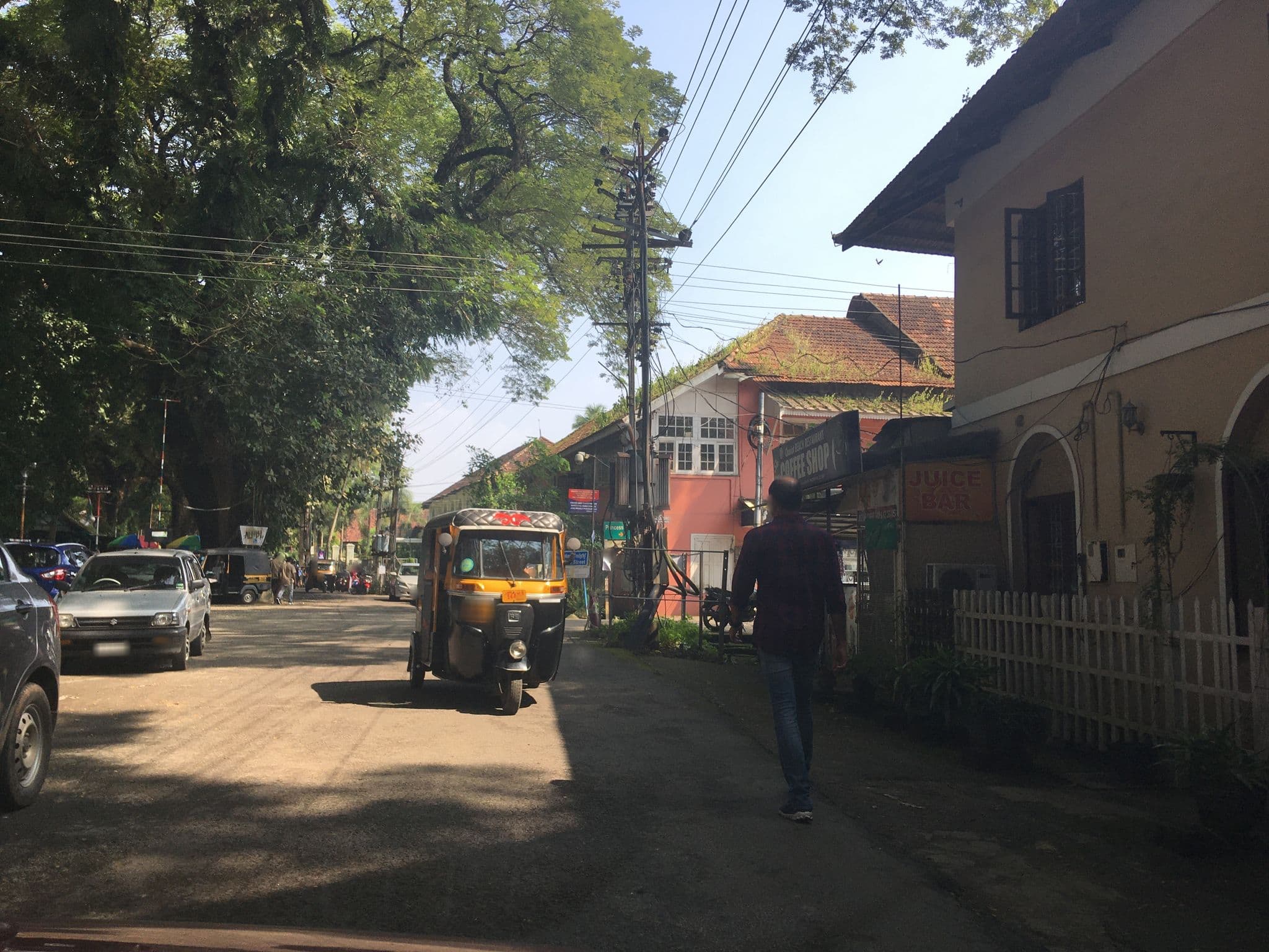 Street view near The Travellers Inn, Vypīn — © livableurbanism (CC BY-SA · Mapillary)