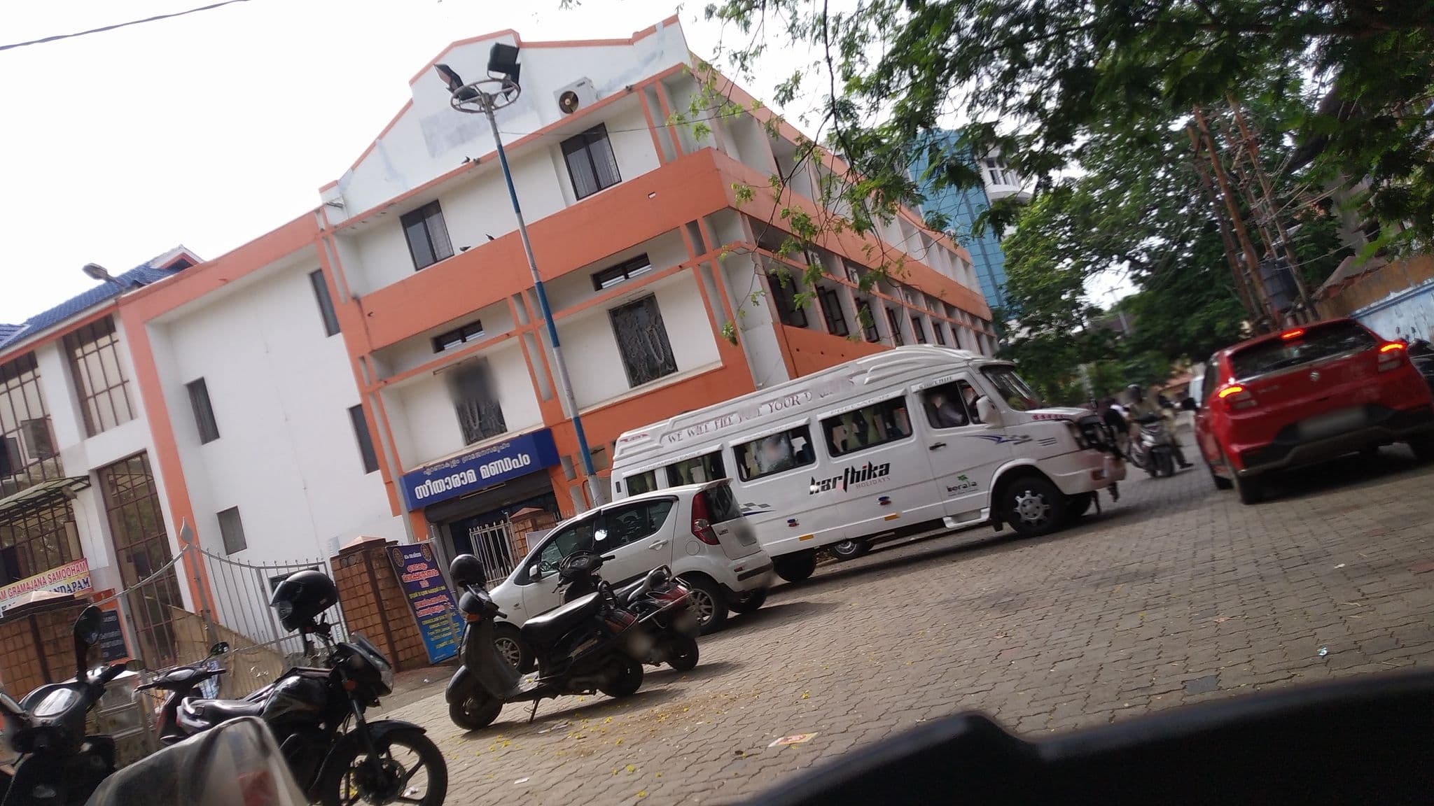 Street view near OYO 8268 Gokul Ottupura, Kanayannur — © jothishbabu (CC BY-SA · Mapillary)