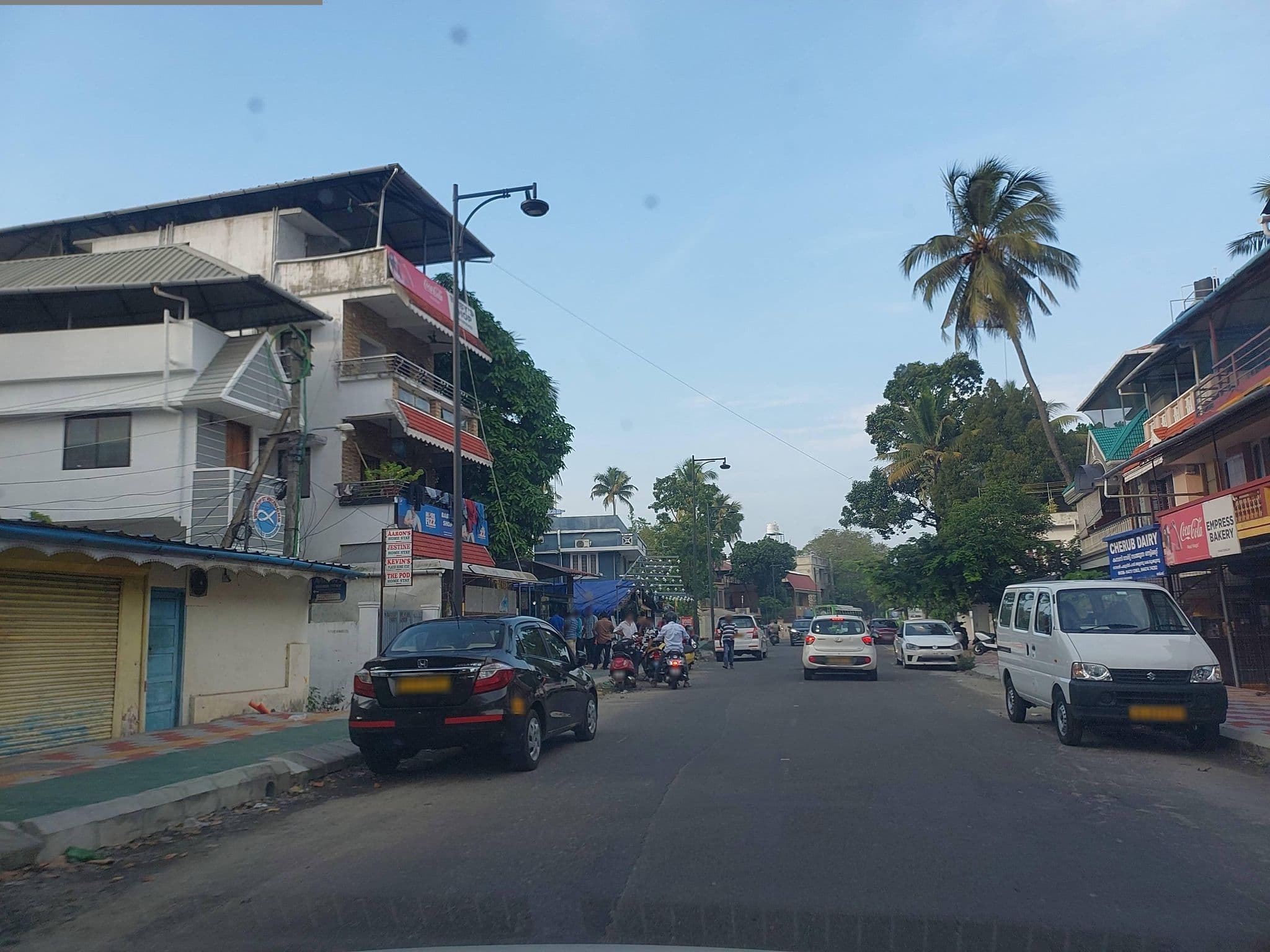 Street view near Bliss Hostel, Vypīn — © V15 (CC BY-SA · Mapillary)