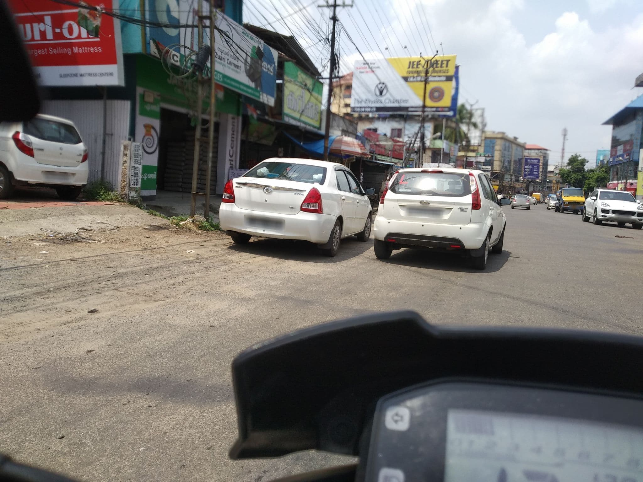 Street view near OYO 9620 Hotel Emza Residency, Vazhakkala — © jothishbabu (CC BY-SA · Mapillary)