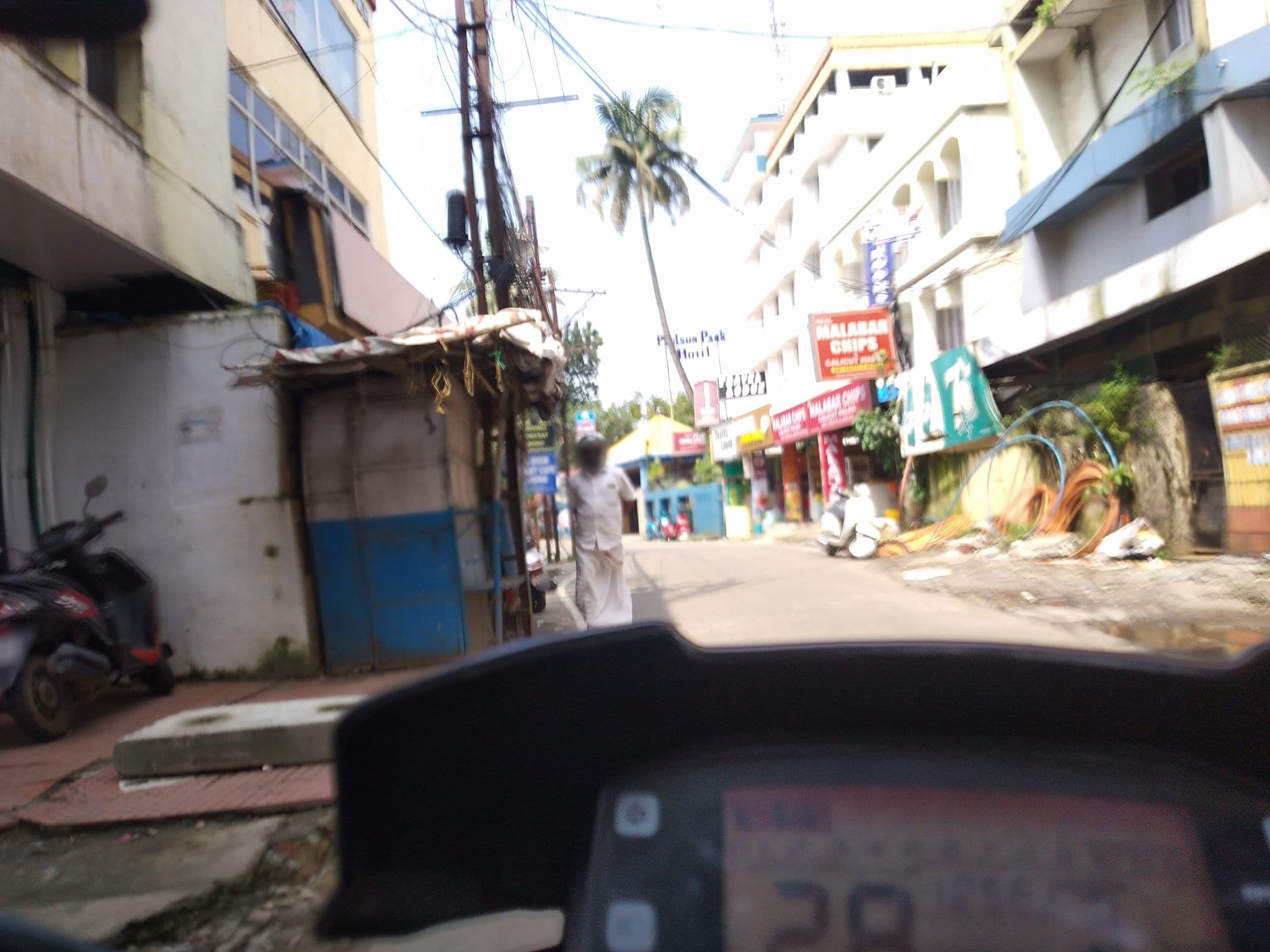 Street view near Kochi Tourist Home, Kanayannur — © jothishbabu (CC BY-SA · Mapillary)