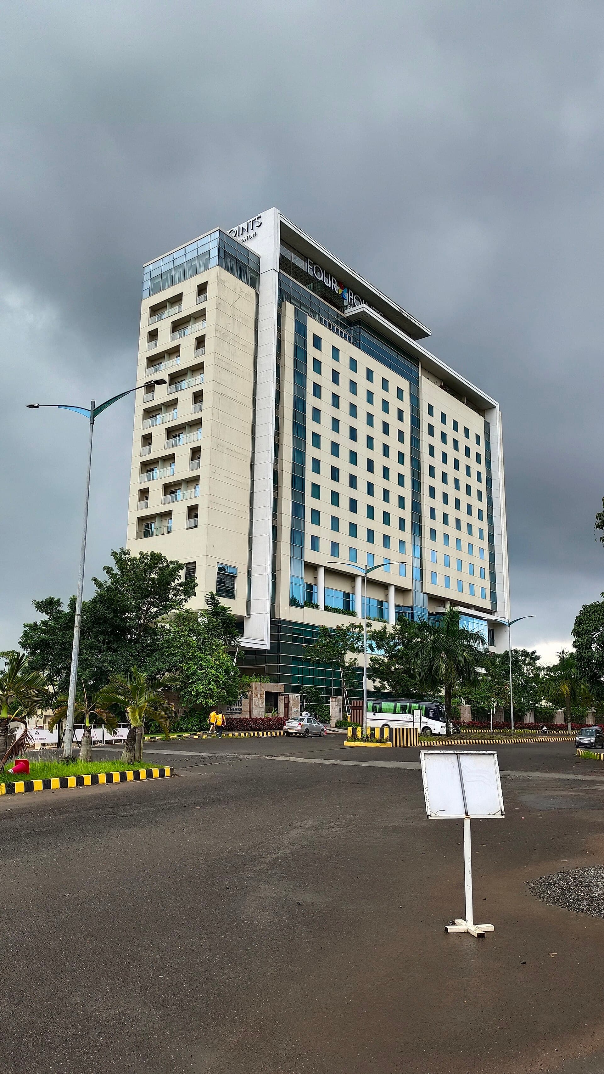 Four Points by Sheraton Kochi Infopark (via Wikimedia Commons, CC BY-SA 4.0)