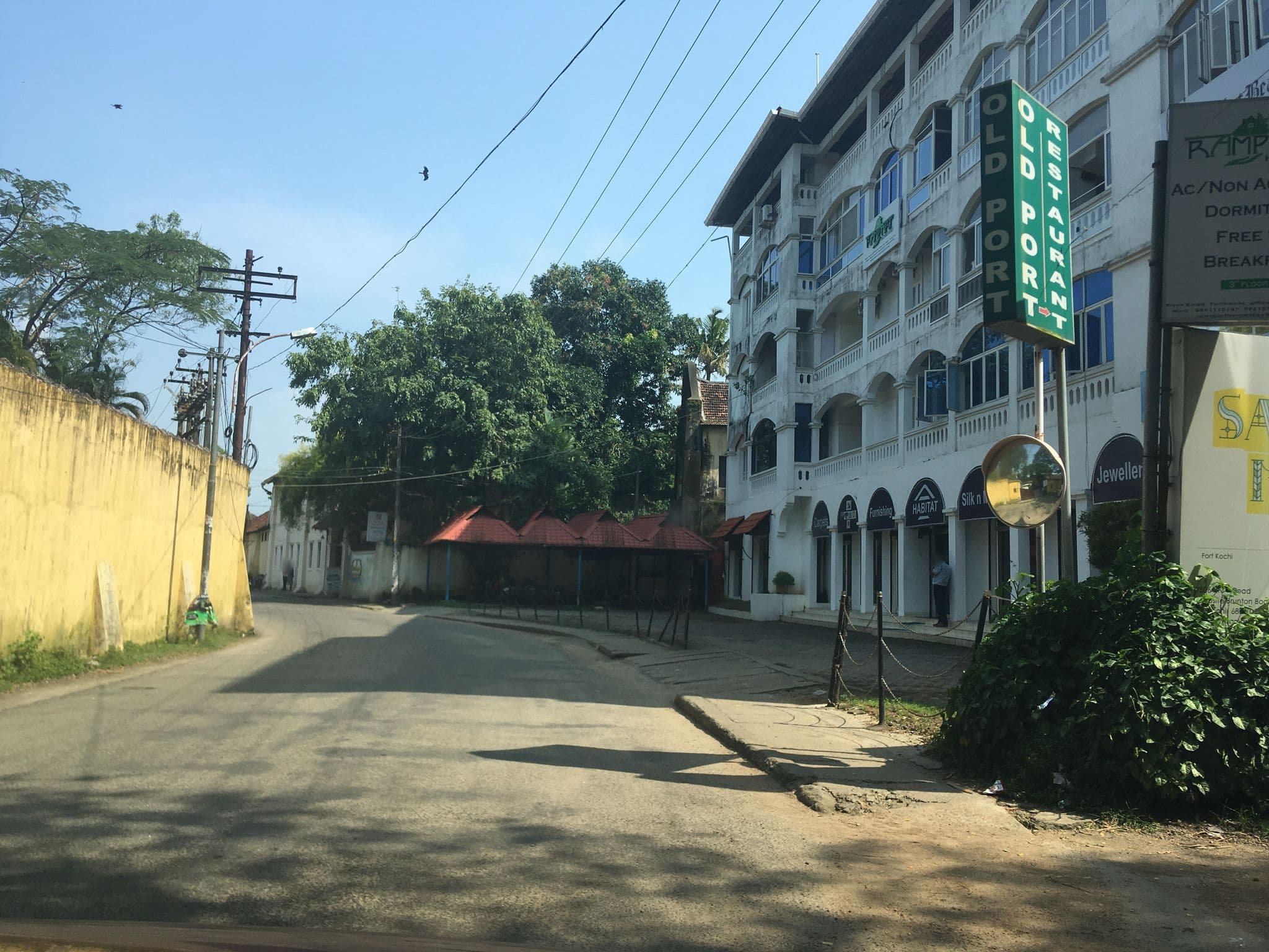 Street view near fort beach service apartments, Vypīn — © livableurbanism (CC BY-SA · Mapillary)