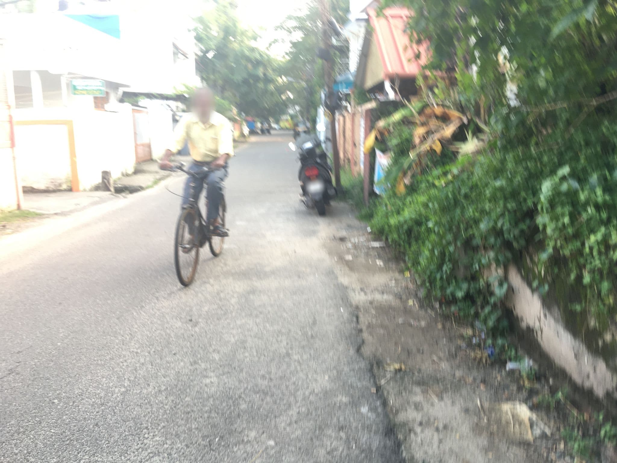 Street view near Black Pearl Inn, Vypīn — © livableurbanism (CC BY-SA · Mapillary)
