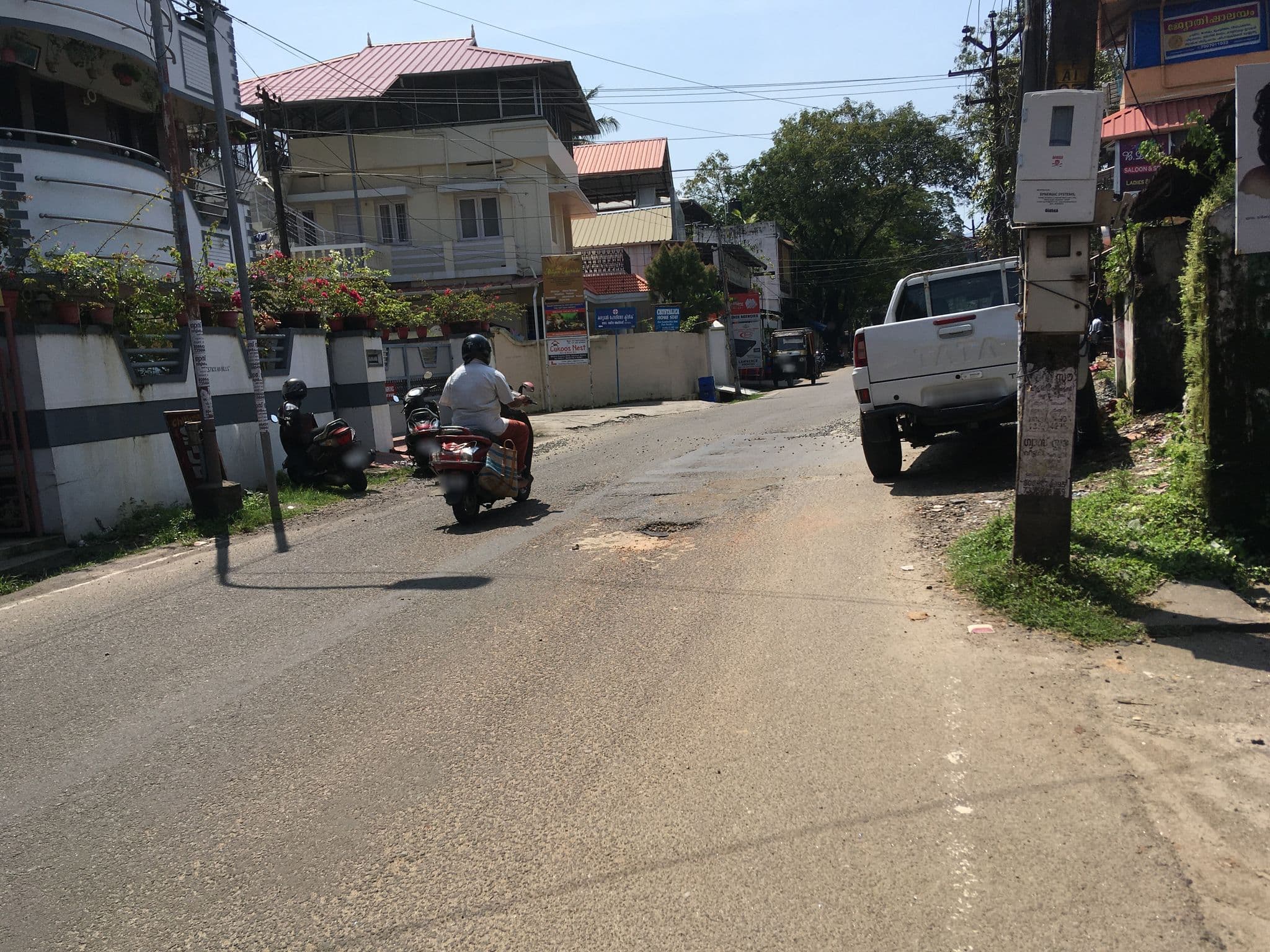 Street view near Queens Haven Home Stay, Vypīn — © livableurbanism (CC BY-SA · Mapillary)
