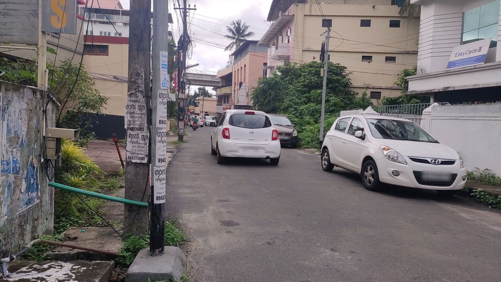 Street view near Palmhouse Retreat, Kanayannur — © devika (CC BY-SA · Mapillary)