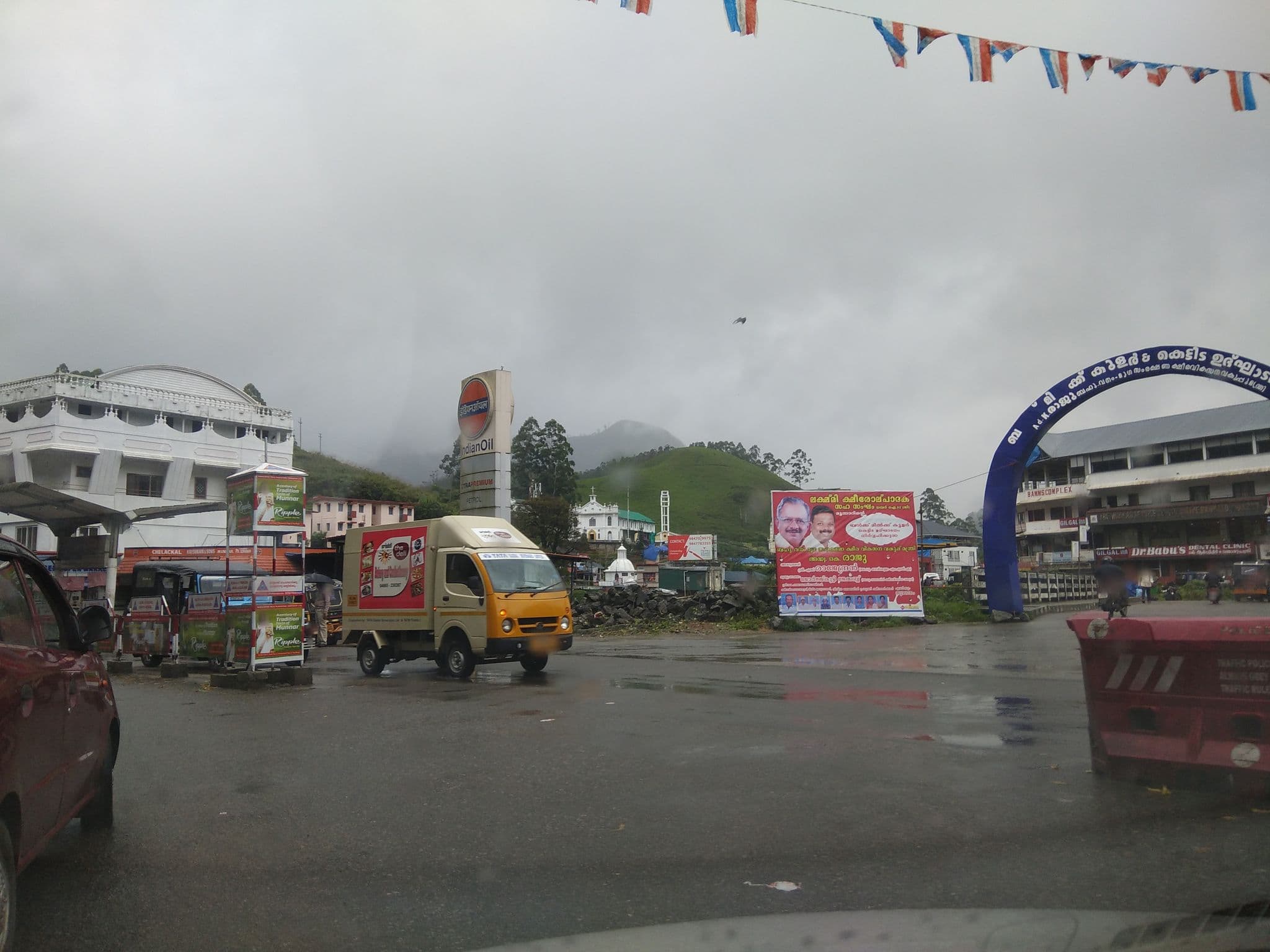 Street view near OYO 2158 Hotel SN, Munnar — © manojkmohan (CC BY-SA · Mapillary)