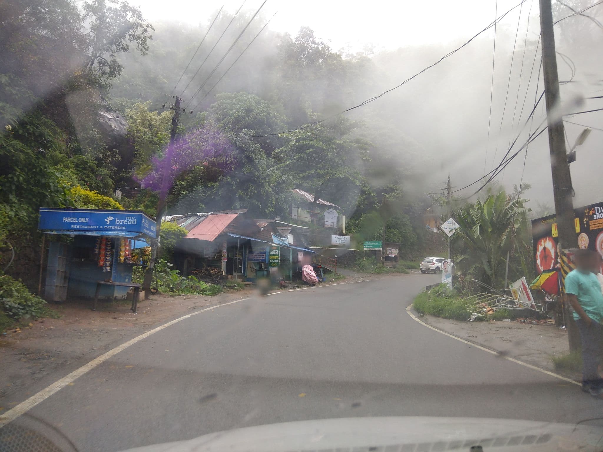 Street view near Munnar Rock, Munnar — © manojkmohan (CC BY-SA · Mapillary)