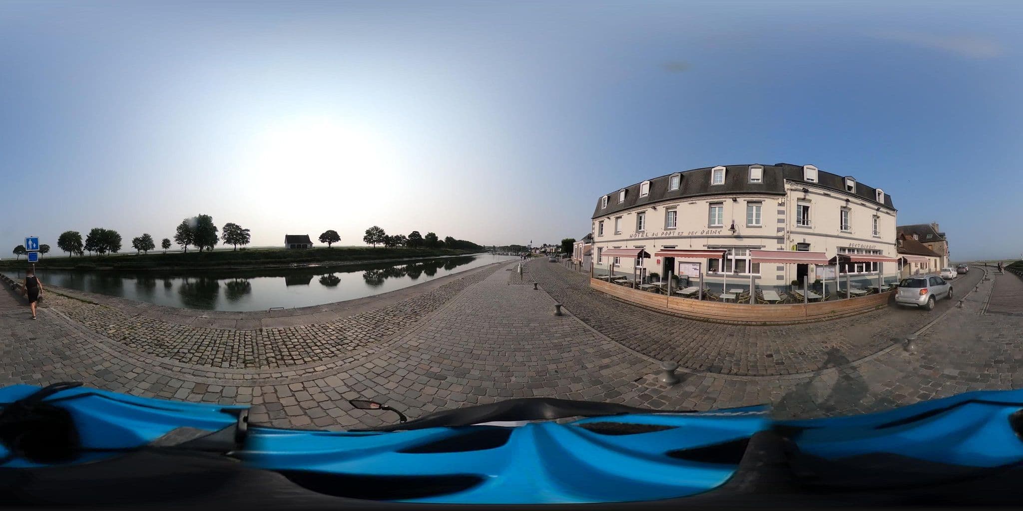 Street view near Hôtel du Port et des Bains, Saint-Valery-sur-Somme — © padididejurbise (CC BY-SA · Mapillary)