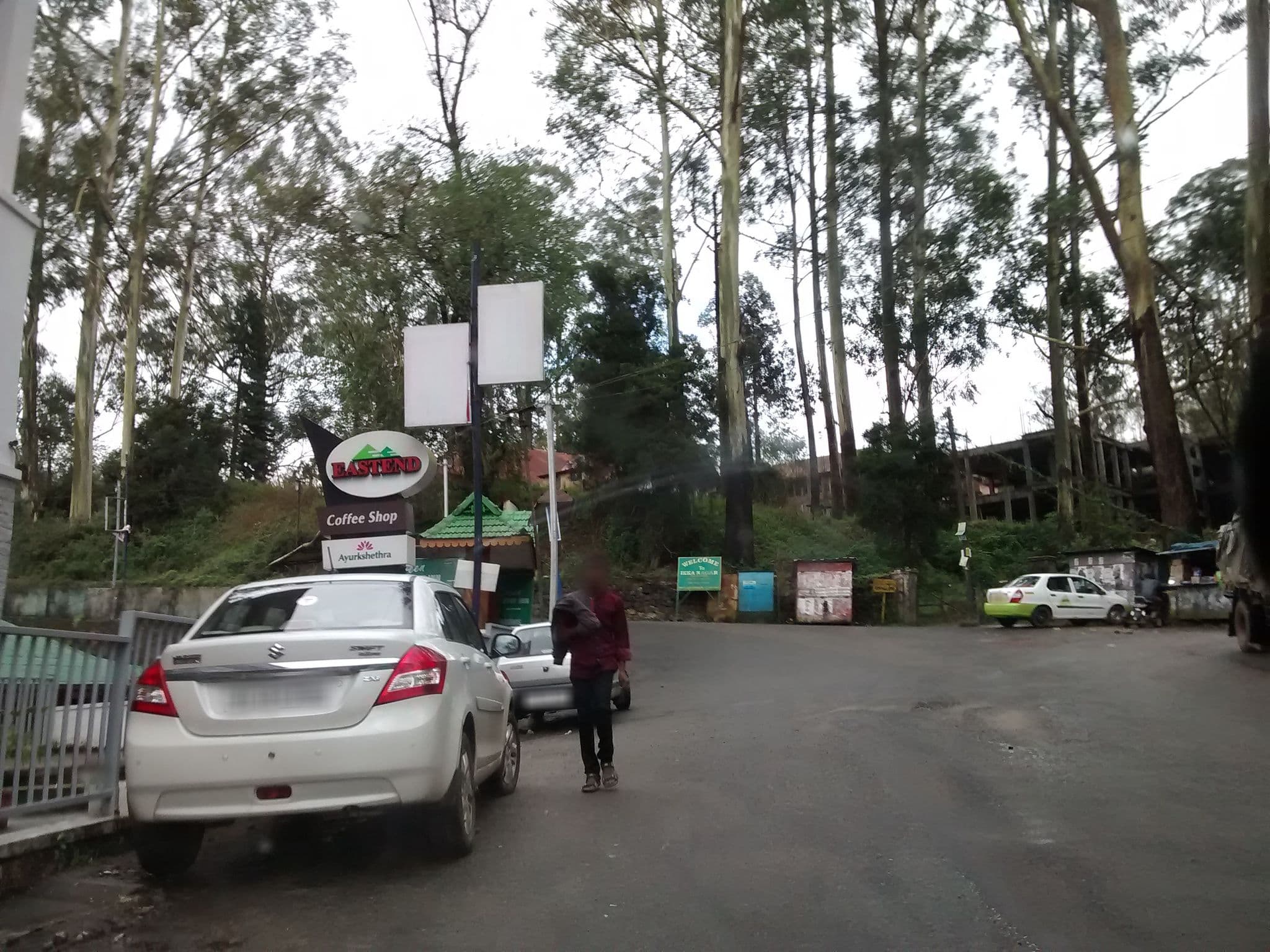 Street view near OYO 8653 Achus Inn, Munnar — © chethan (CC BY-SA · Mapillary)