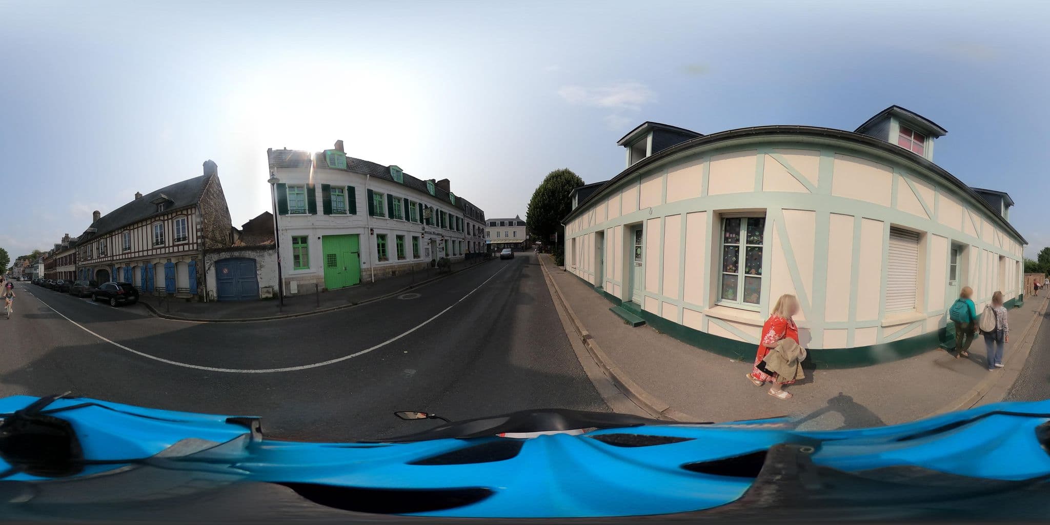 Street view near Hôtel Picardia, Saint-Valery-sur-Somme — © padididejurbise (CC BY-SA · Mapillary)