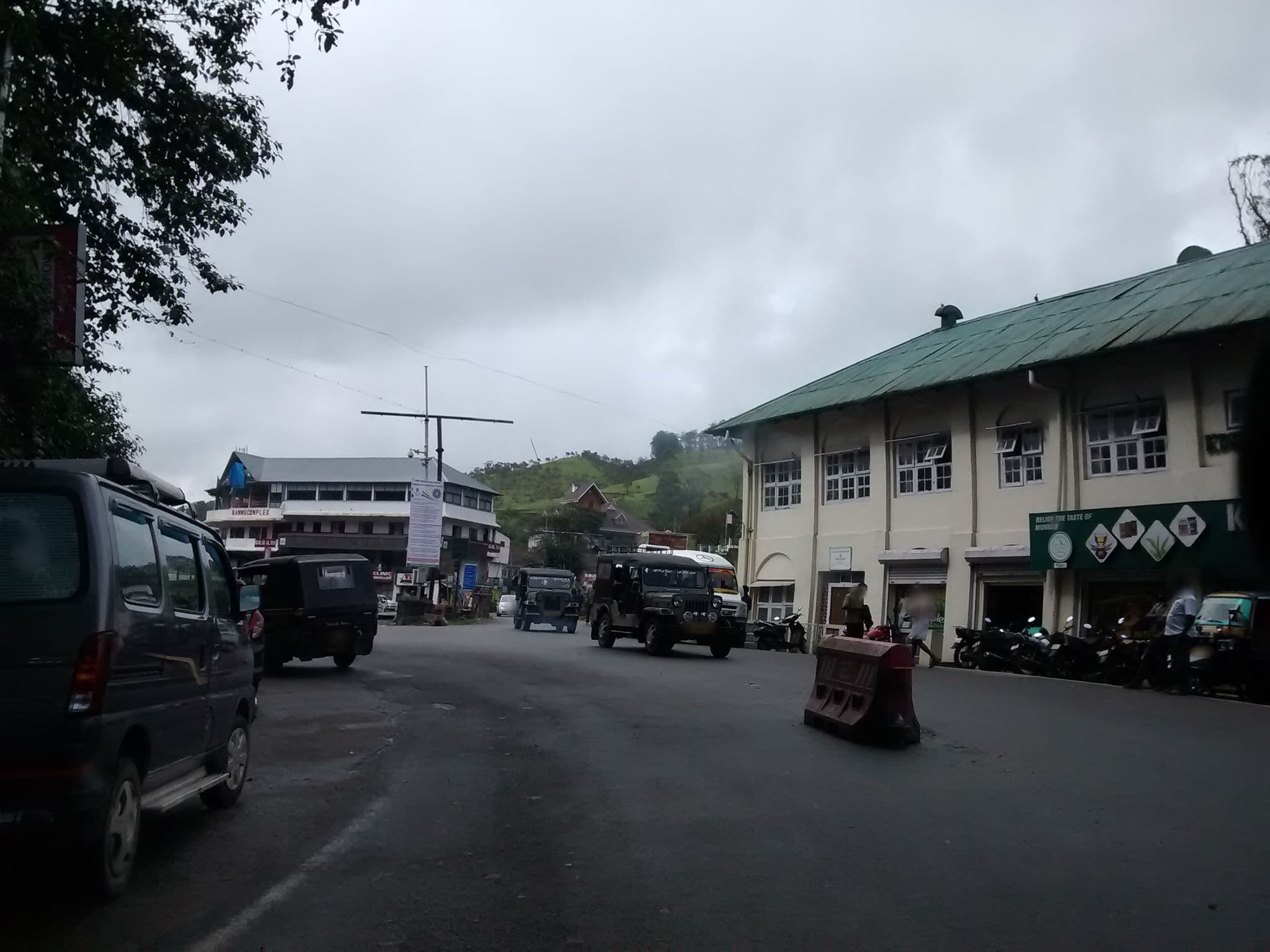 Street view near The Tea Sanctuary, Munnar — © chethan (CC BY-SA · Mapillary)