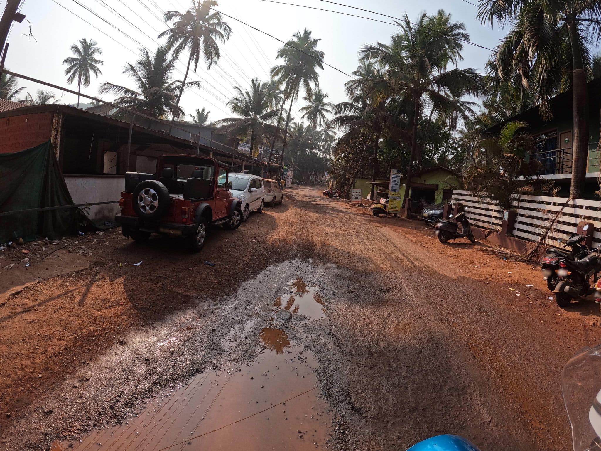 Street view near Sunset Point Beach Resort, Mandrem — © lucomsky (CC BY-SA · Mapillary)