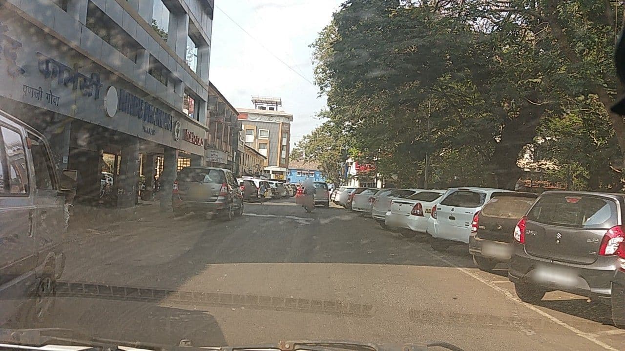 Street view near Hotel Aroma Executive, Panjim — © rdlf19051985 (CC BY-SA · Mapillary)