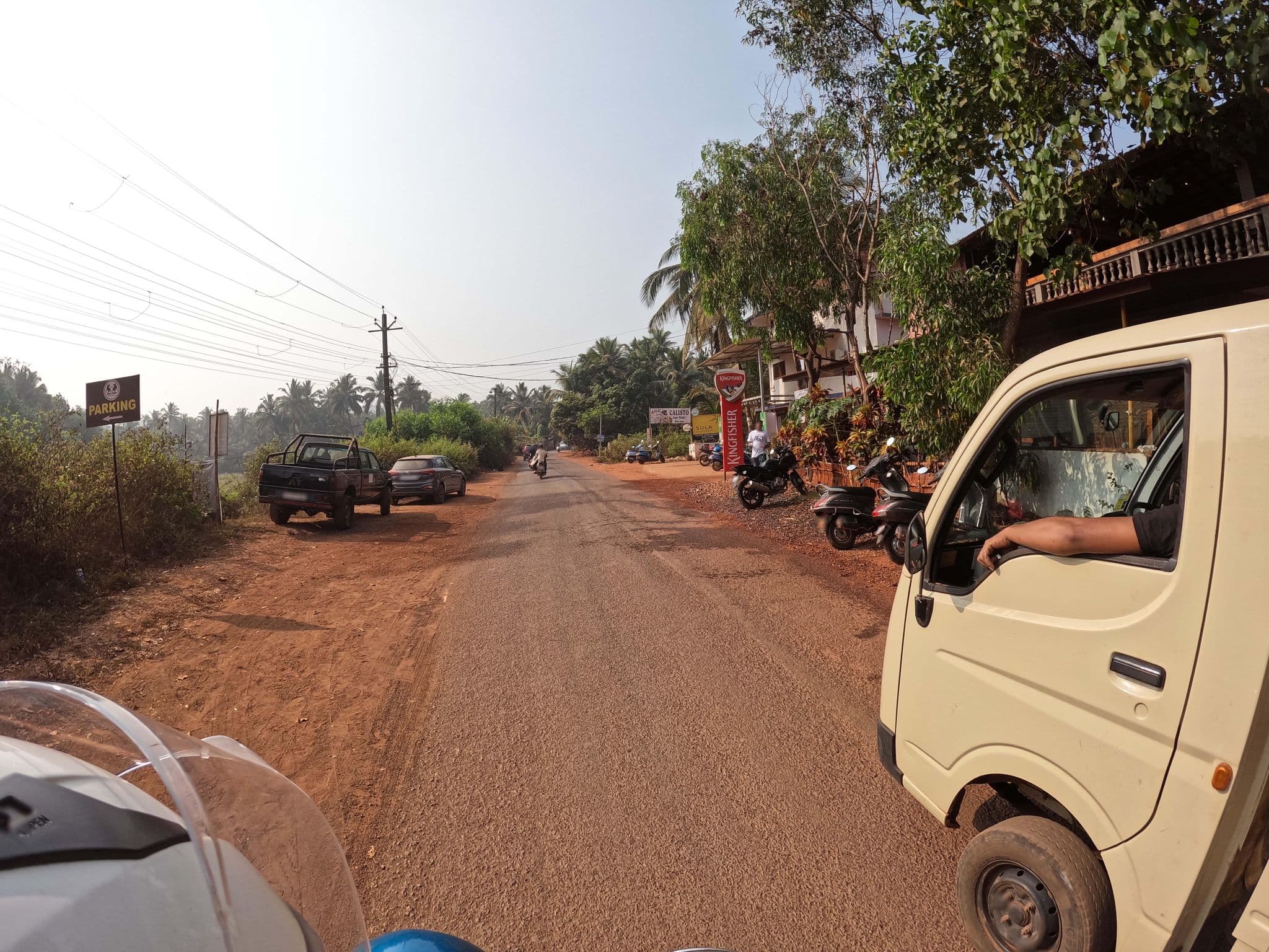 Street view near Calisto Guest house, Mandrem — © lucomsky (CC BY-SA · Mapillary)