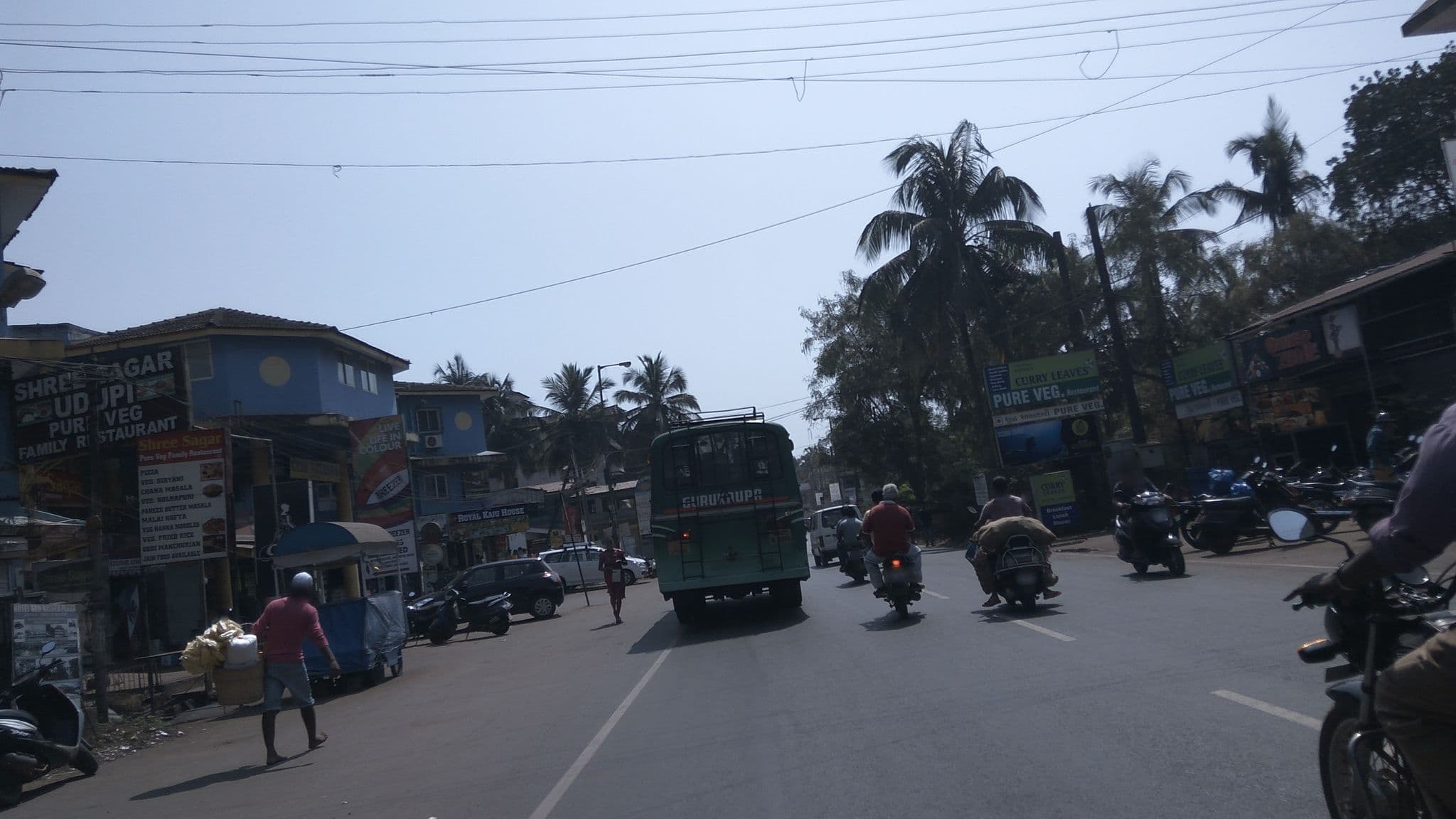 Street view near Sun Kissed Plaza, Calangute — © natarajakaveeti (CC BY-SA · Mapillary)