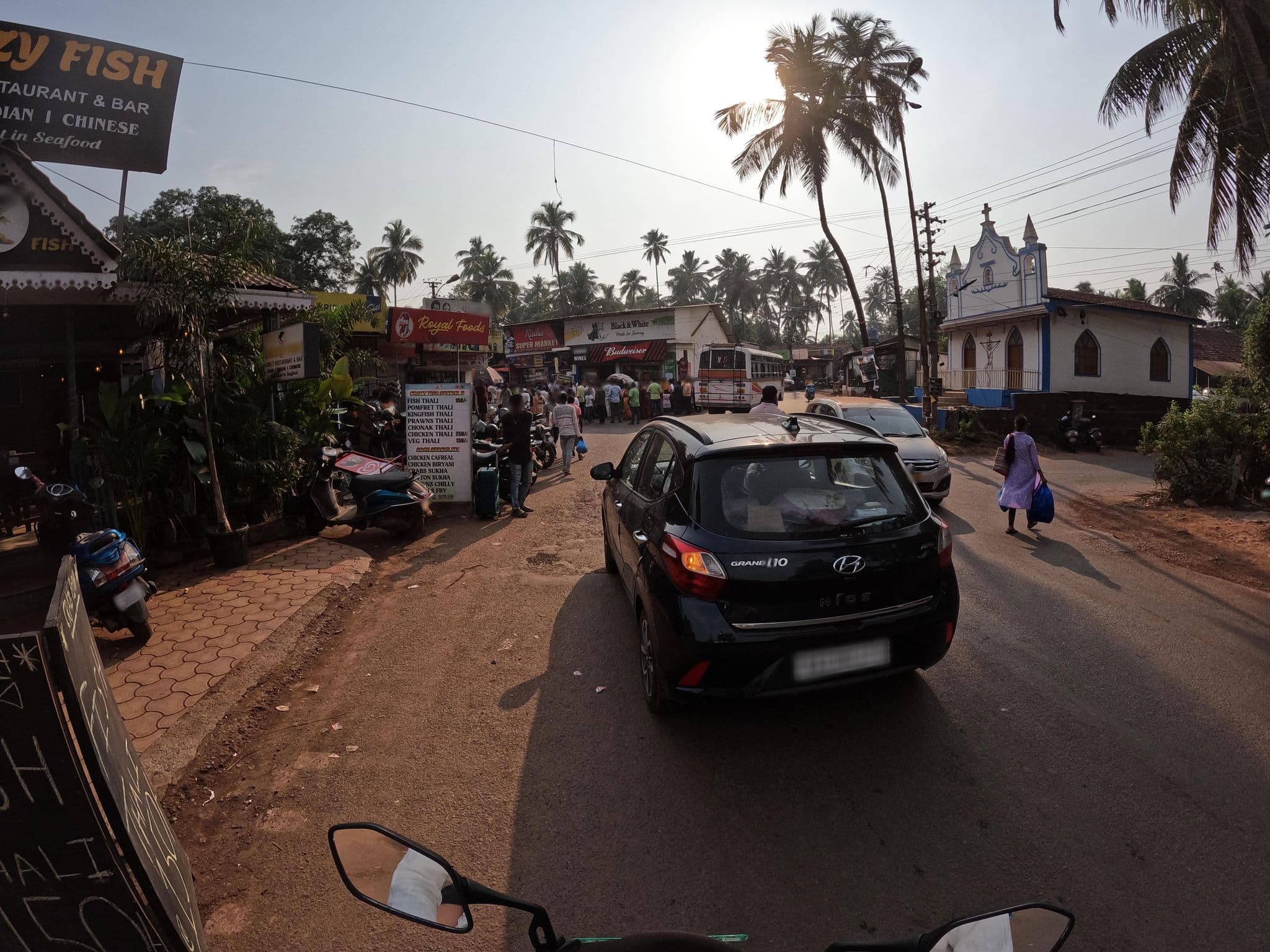 Street view near The Jungle Hostel, Anjuna — © lucomsky (CC BY-SA · Mapillary)