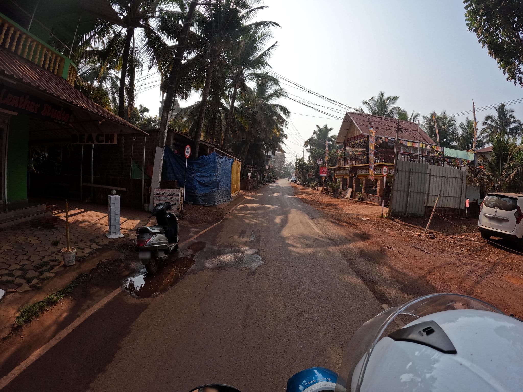 Street view near Pink House, Mandrem — © lucomsky (CC BY-SA · Mapillary)