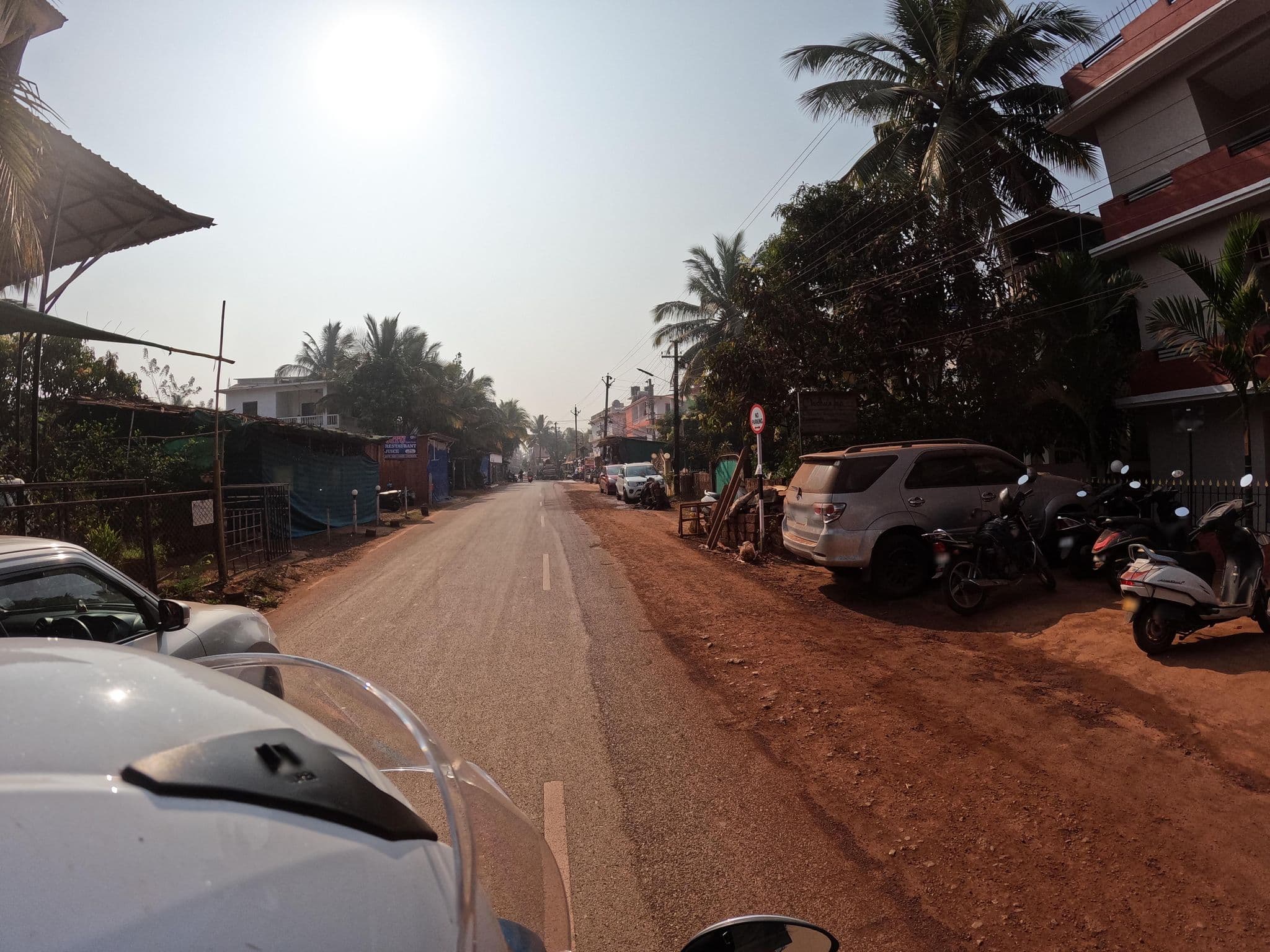 Street view near Taha’s Hotel, Mandrem — © lucomsky (CC BY-SA · Mapillary)