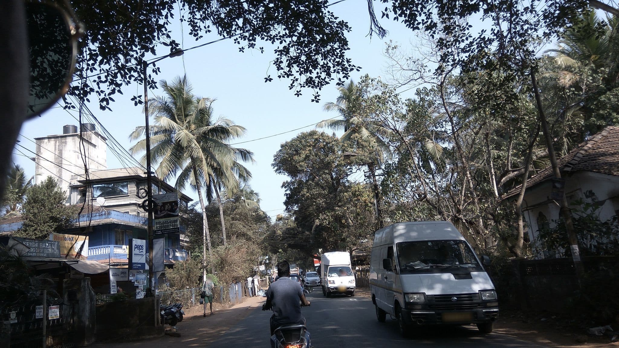 Street view near Saffron Resort, Candolim — © natarajakaveeti (CC BY-SA · Mapillary)