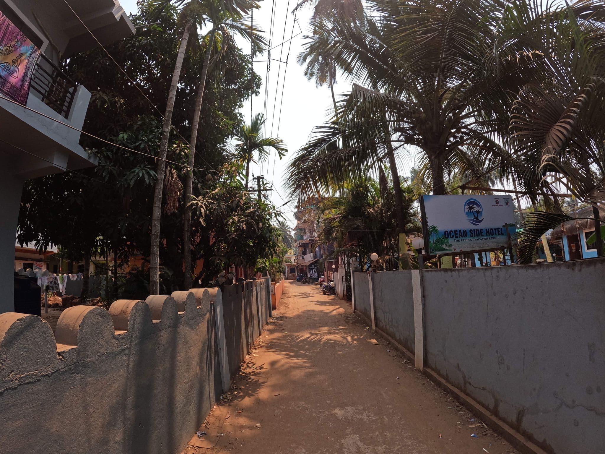 Street view near Ocean Side, Mandrem — © lucomsky (CC BY-SA · Mapillary)