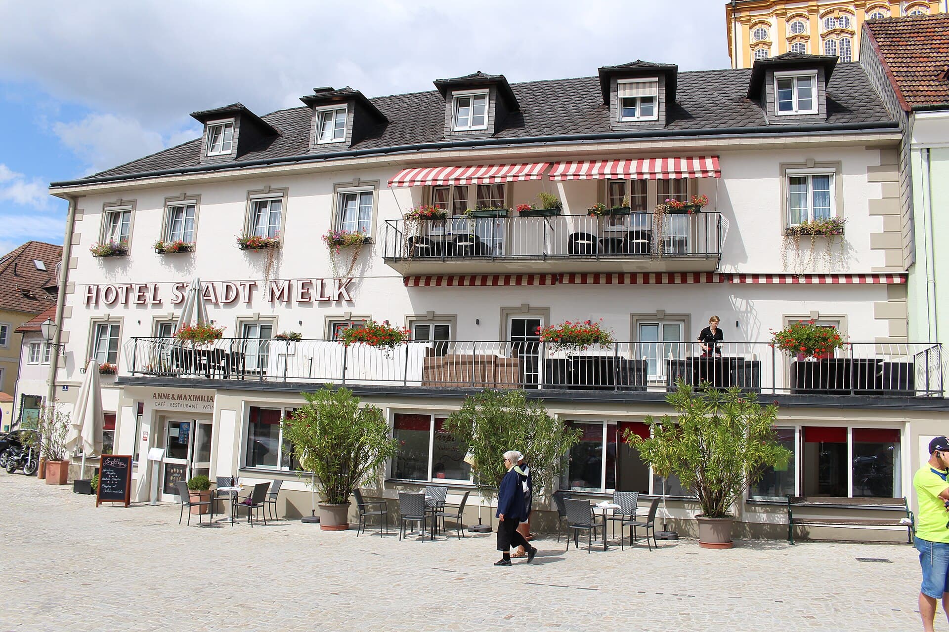 Hotel Stadt Melk (via Wikimedia Commons, CC BY-SA 4.0)