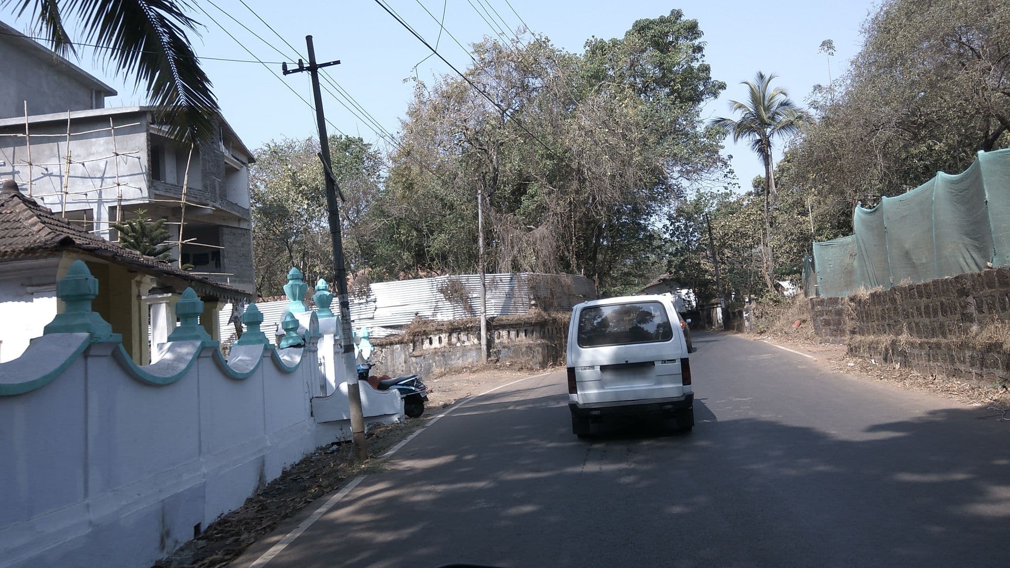 Street view near Blu Resorts, Vagator — © natarajakaveeti (CC BY-SA · Mapillary)