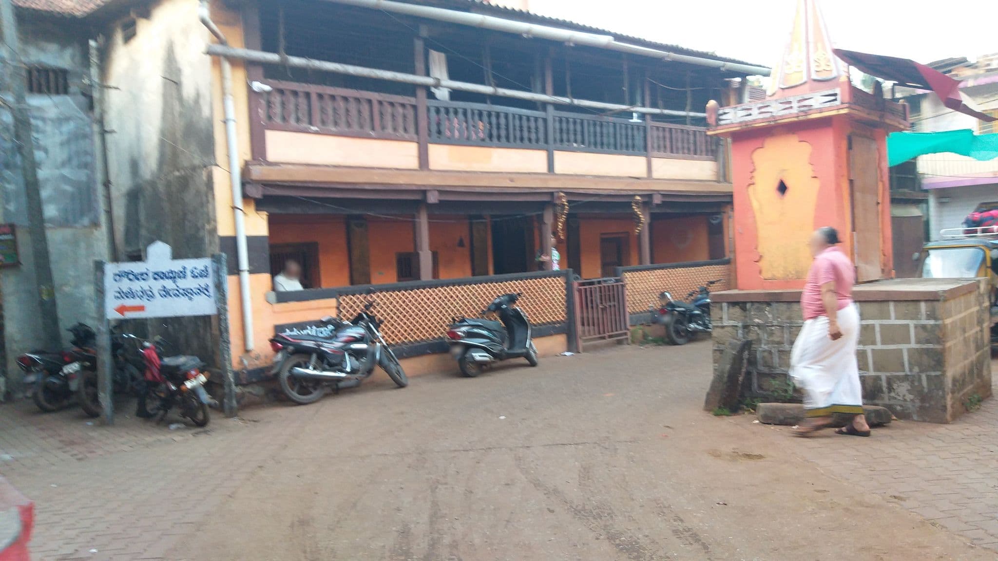 Street view near Padma Laksmi Guest House, Gokarna — © lucomsky (CC BY-SA · Mapillary)