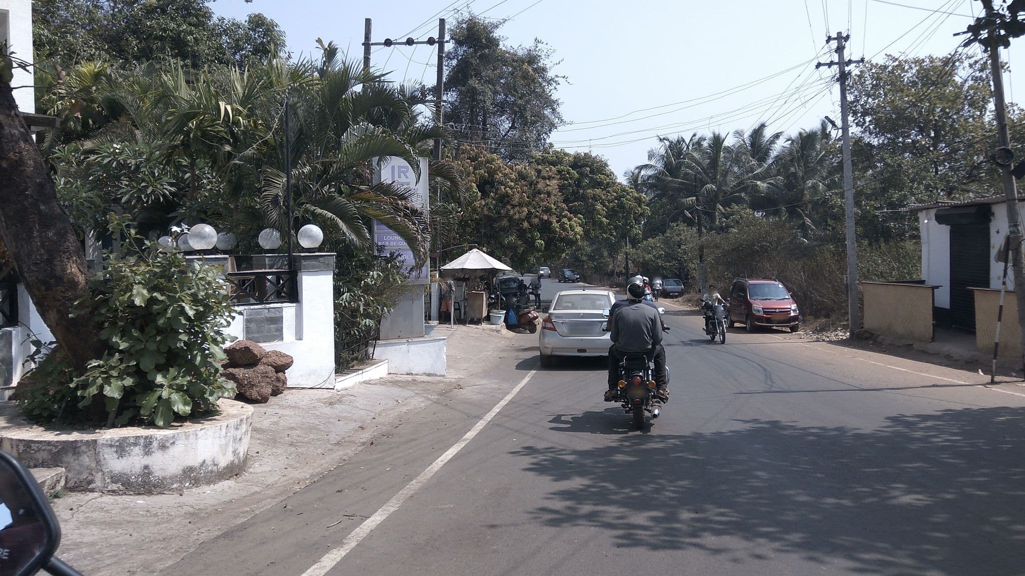 Street view near Green Rover Hostel, Vagator — © natarajakaveeti (CC BY-SA · Mapillary)