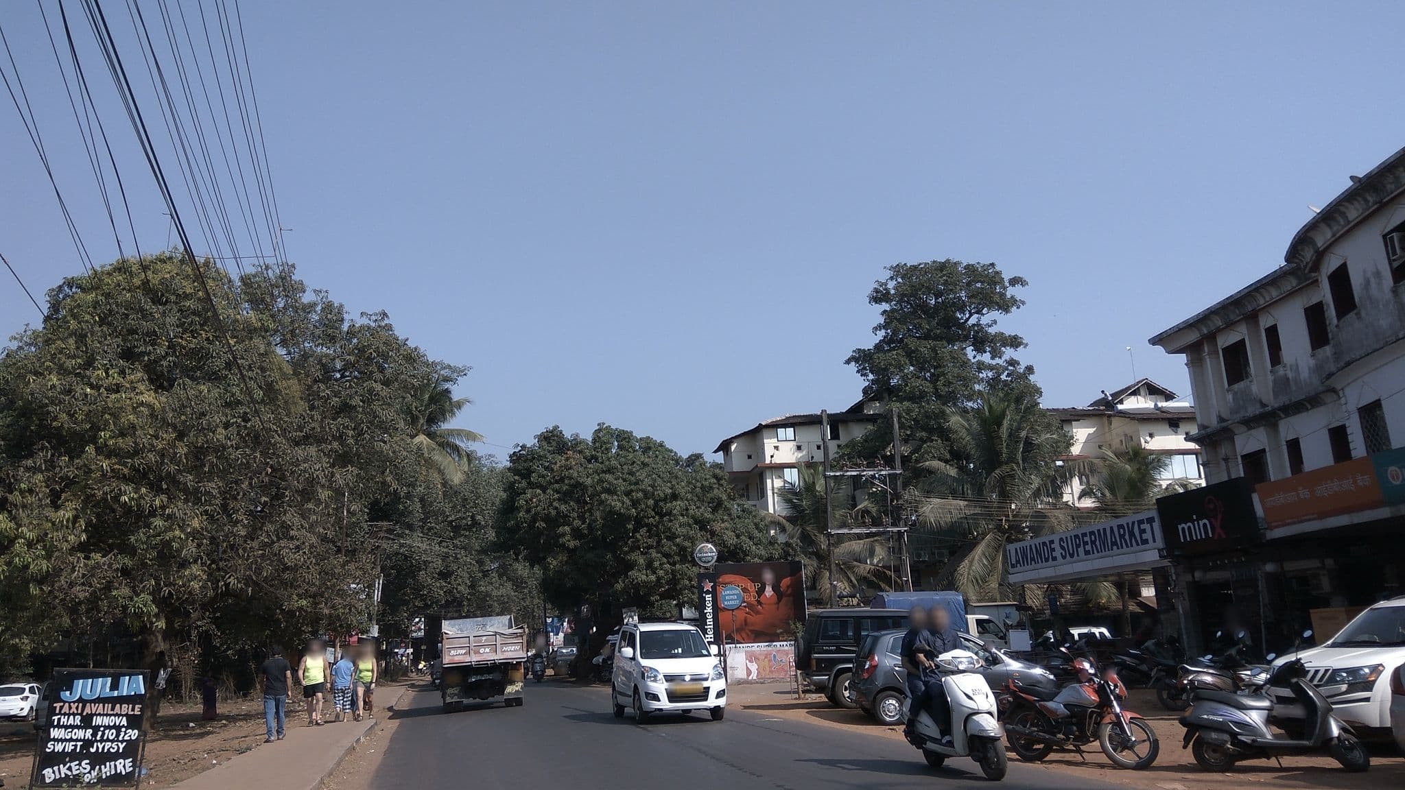 Street view near The Caravela Guesthouse, Candolim — © natarajakaveeti (CC BY-SA · Mapillary)