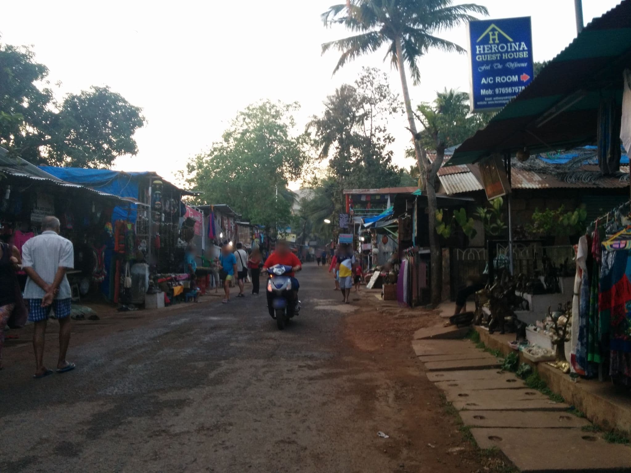 Street view near Bhau Cottage, Kānkon — © sashazykov (CC BY-SA · Mapillary)