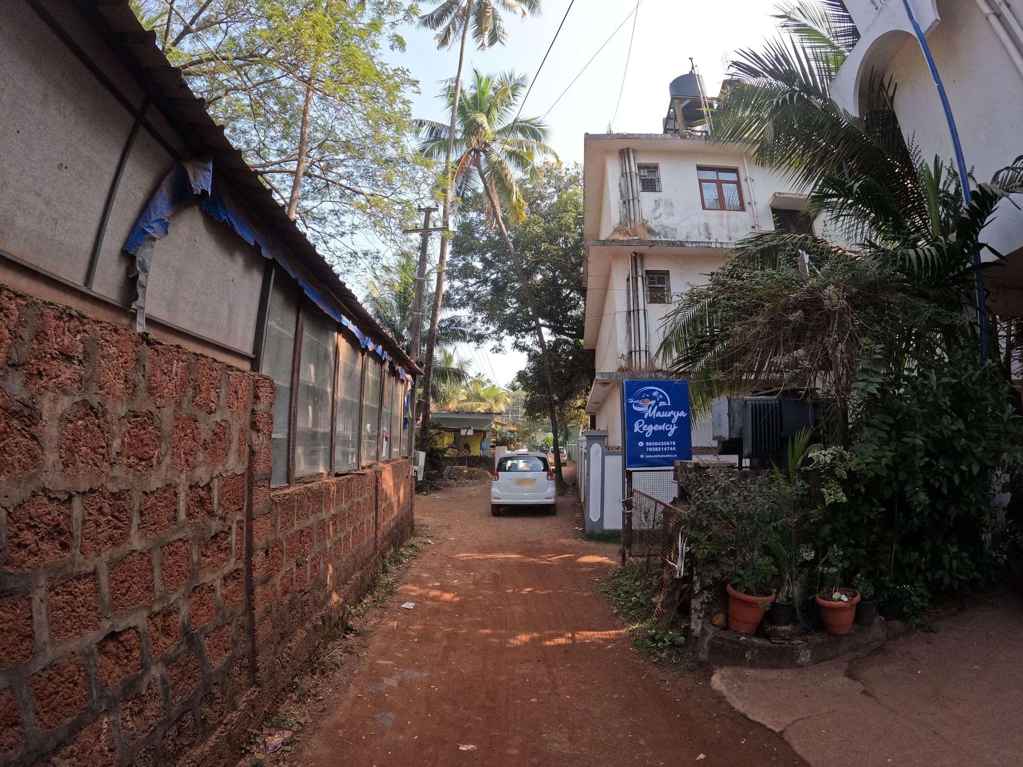 Street view near Samira Beach Resort, Morjim — © lucomsky (CC BY-SA · Mapillary)