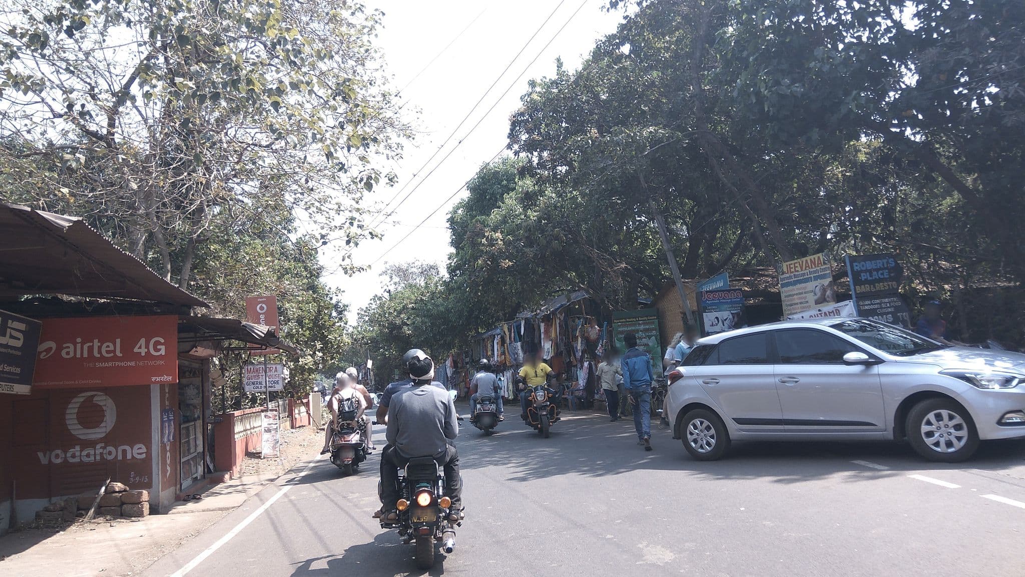 Street view near Jolly Poolside Hostel, Vagator — © natarajakaveeti (CC BY-SA · Mapillary)