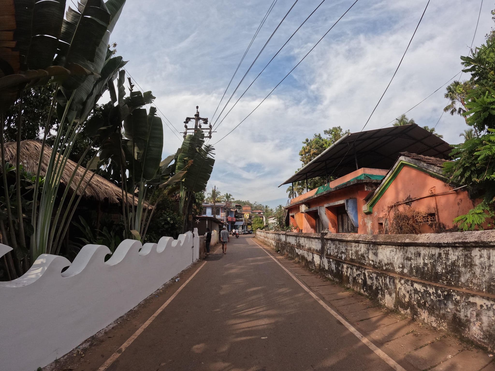 Street view near Ginger Tree Boutique, Anjuna — © lucomsky (CC BY-SA · Mapillary)