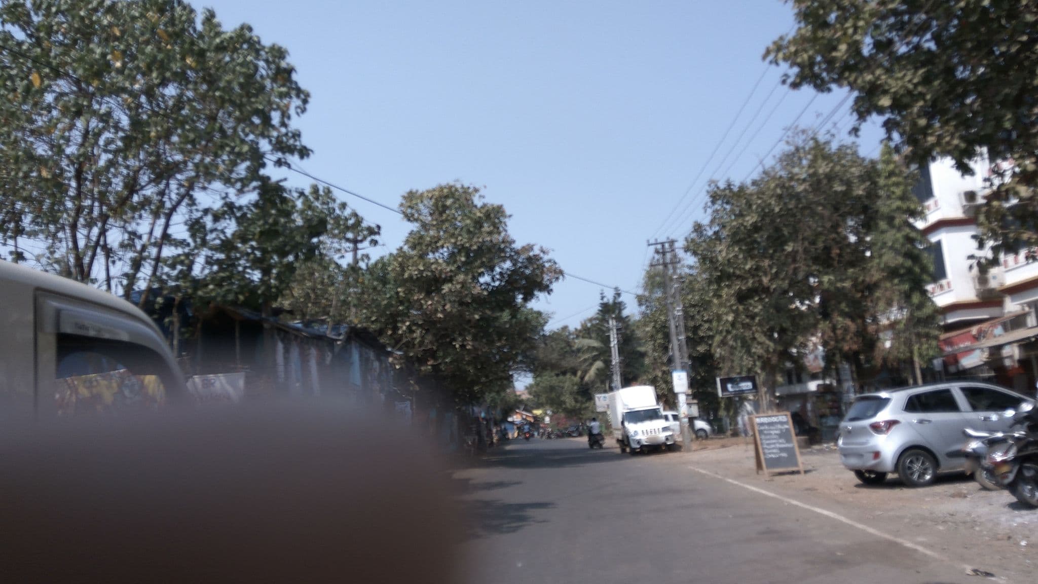 Street view near Goan Clove Hotel Vagator, Vagator — © natarajakaveeti (CC BY-SA · Mapillary)